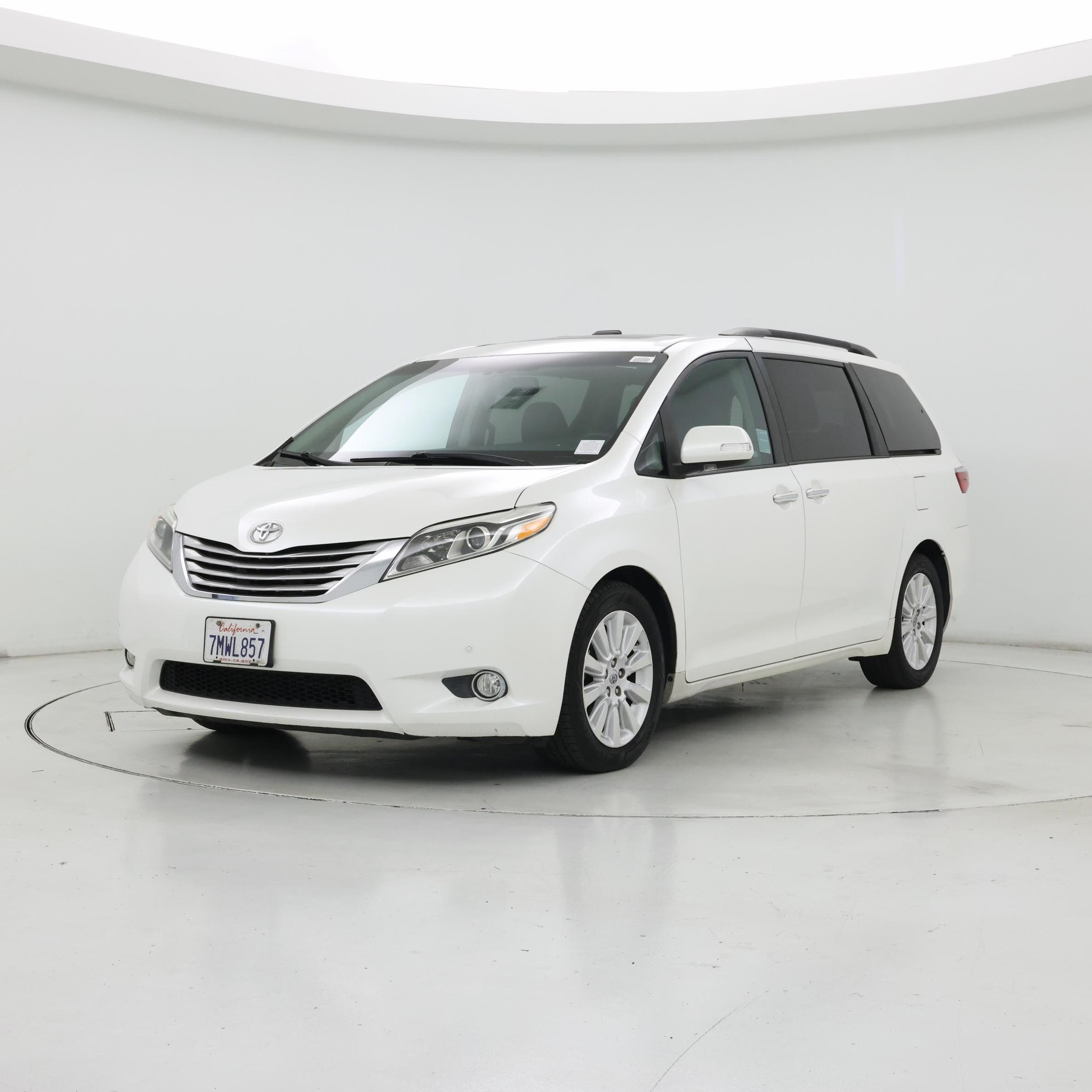 Thumbnail: 2015 Toyota Sienna - 4