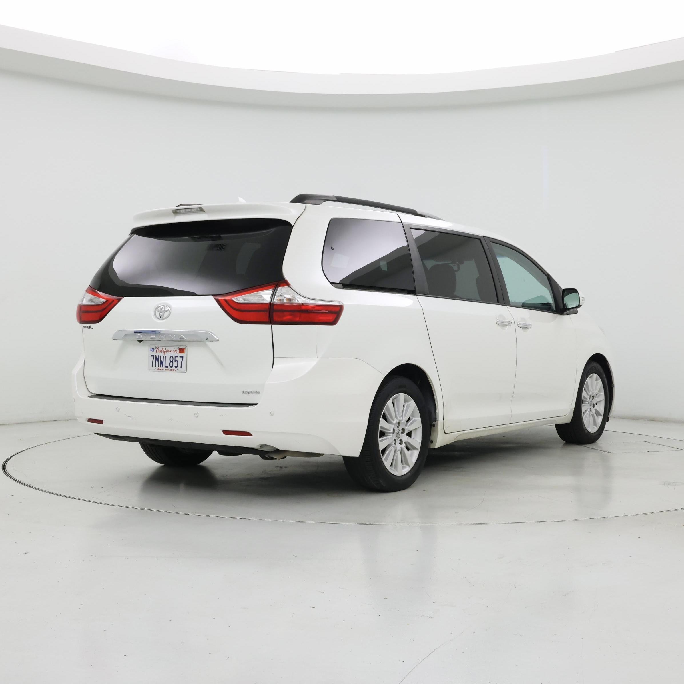 Thumbnail: 2015 Toyota Sienna - 8