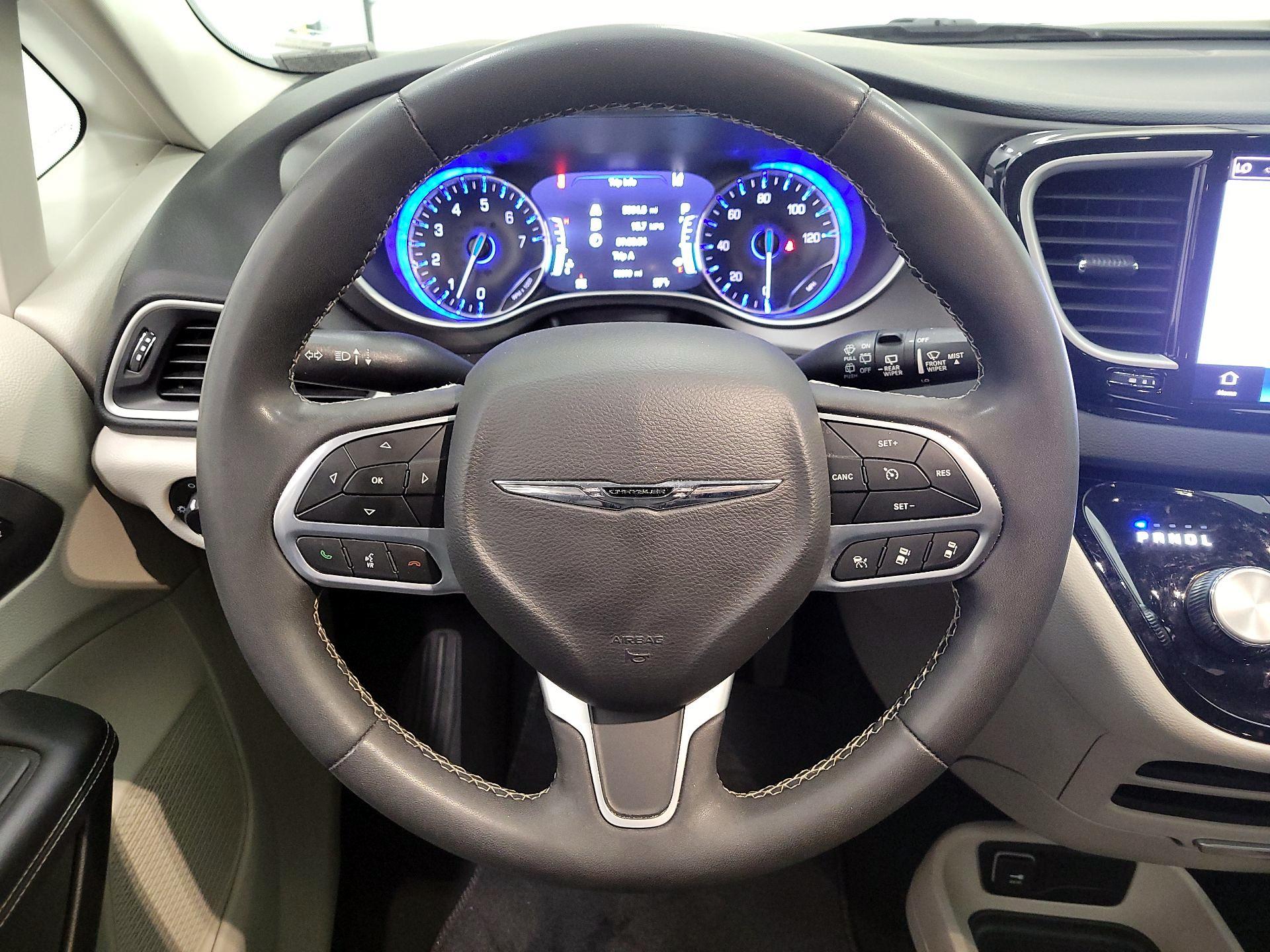 Thumbnail: 2023 Chrysler Pacifica - 10