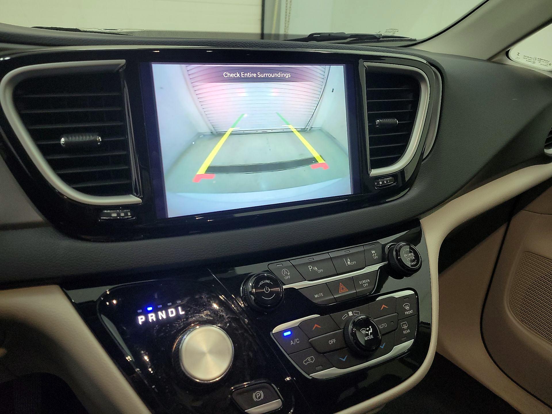 Thumbnail: 2023 Chrysler Pacifica - 14