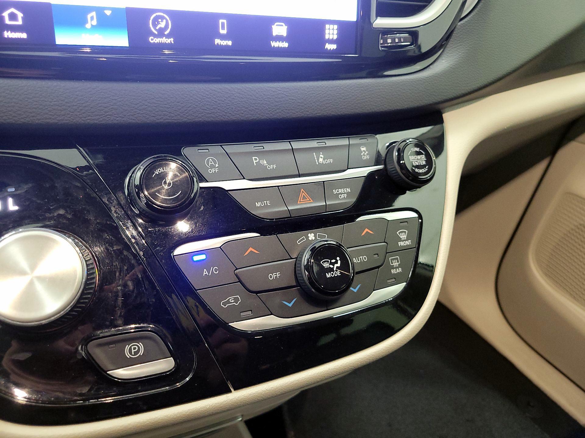 Thumbnail: 2023 Chrysler Pacifica - 16