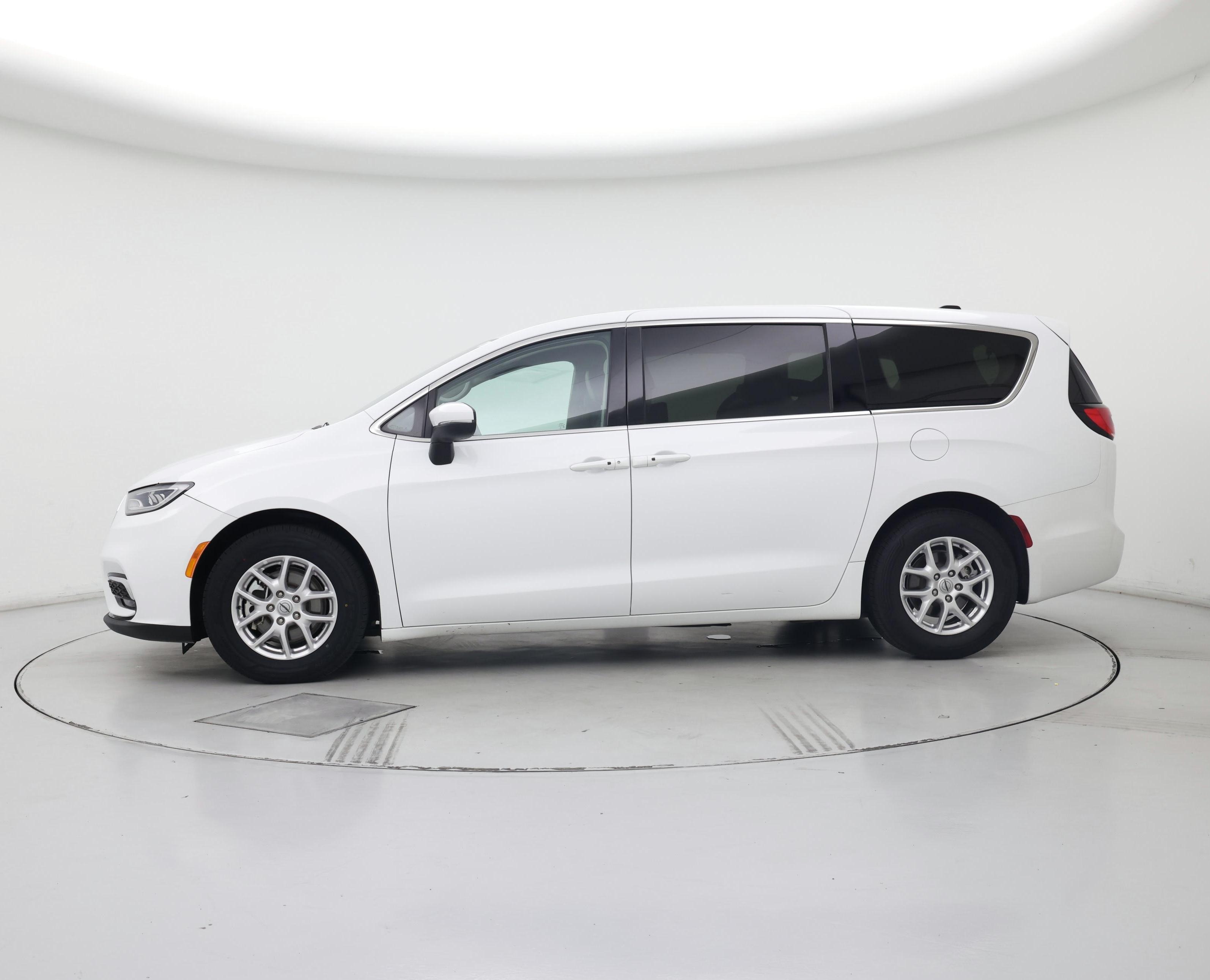 Thumbnail: 2023 Chrysler Pacifica - 3