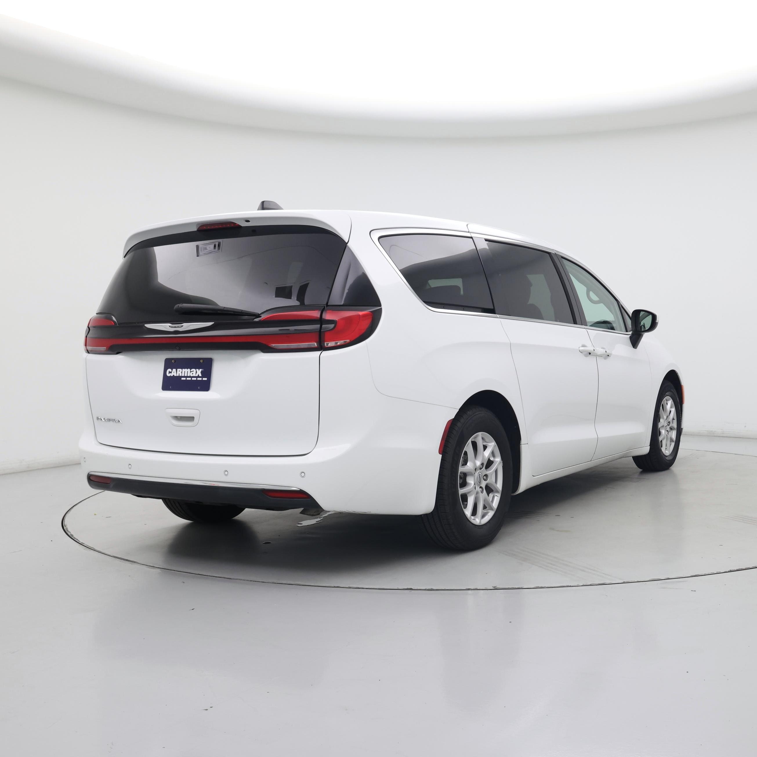 Thumbnail: 2023 Chrysler Pacifica - 8