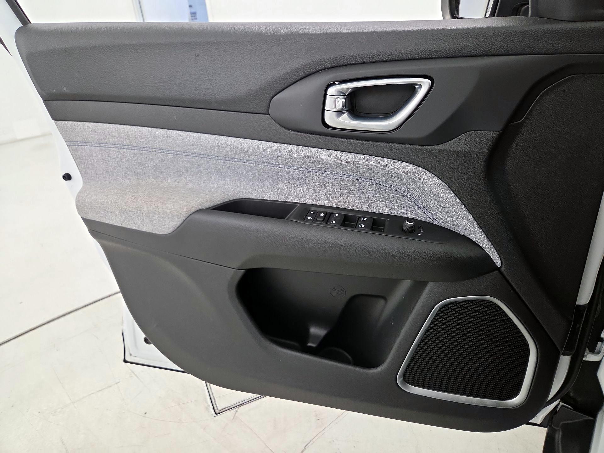 Thumbnail: 2022 Jeep Compass - 12