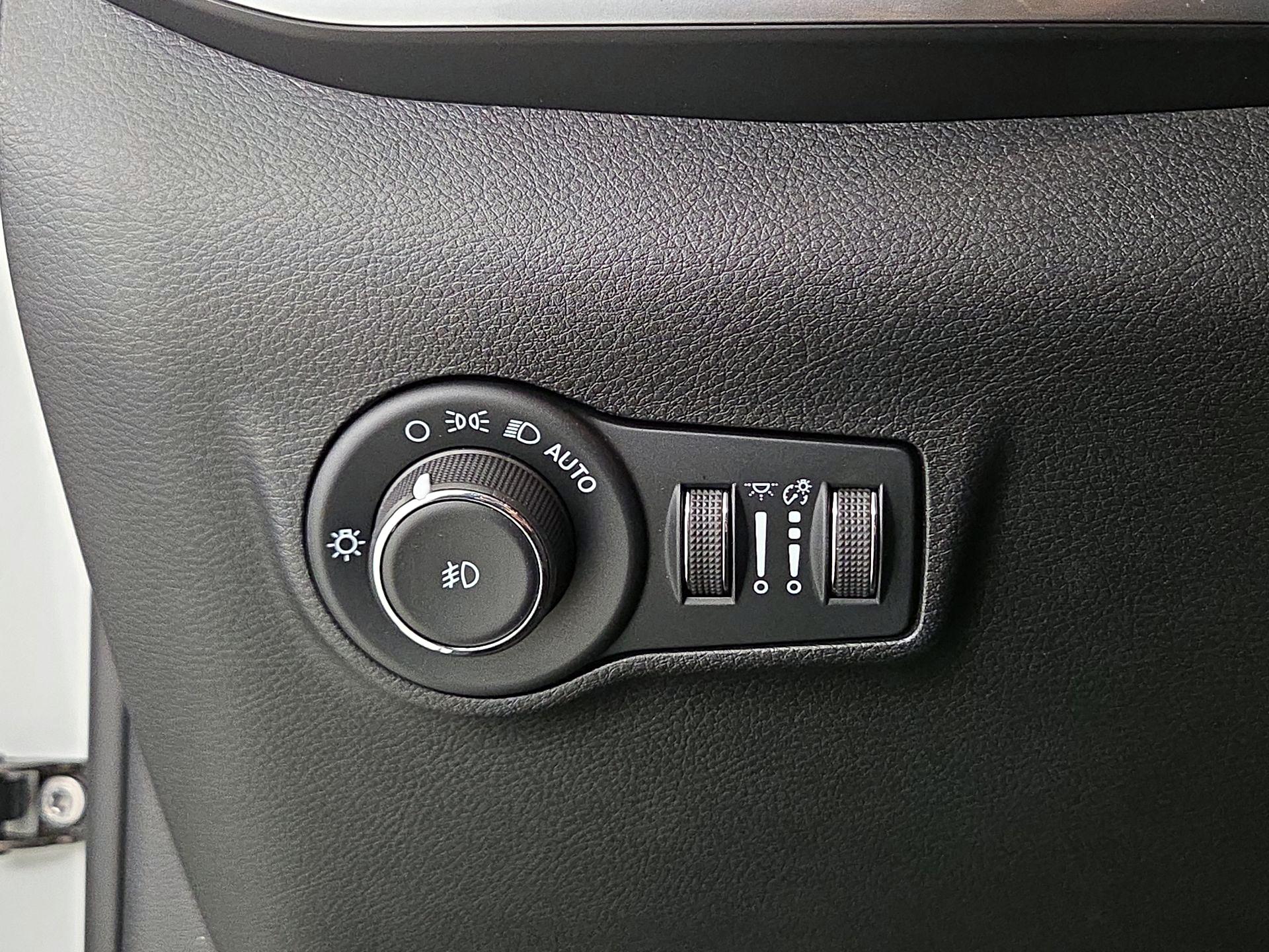 Thumbnail: 2022 Jeep Compass - 13