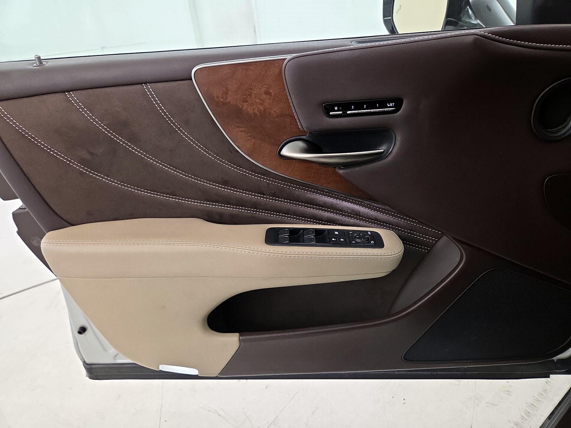 Thumbnail: 2019 Lexus LS - 12