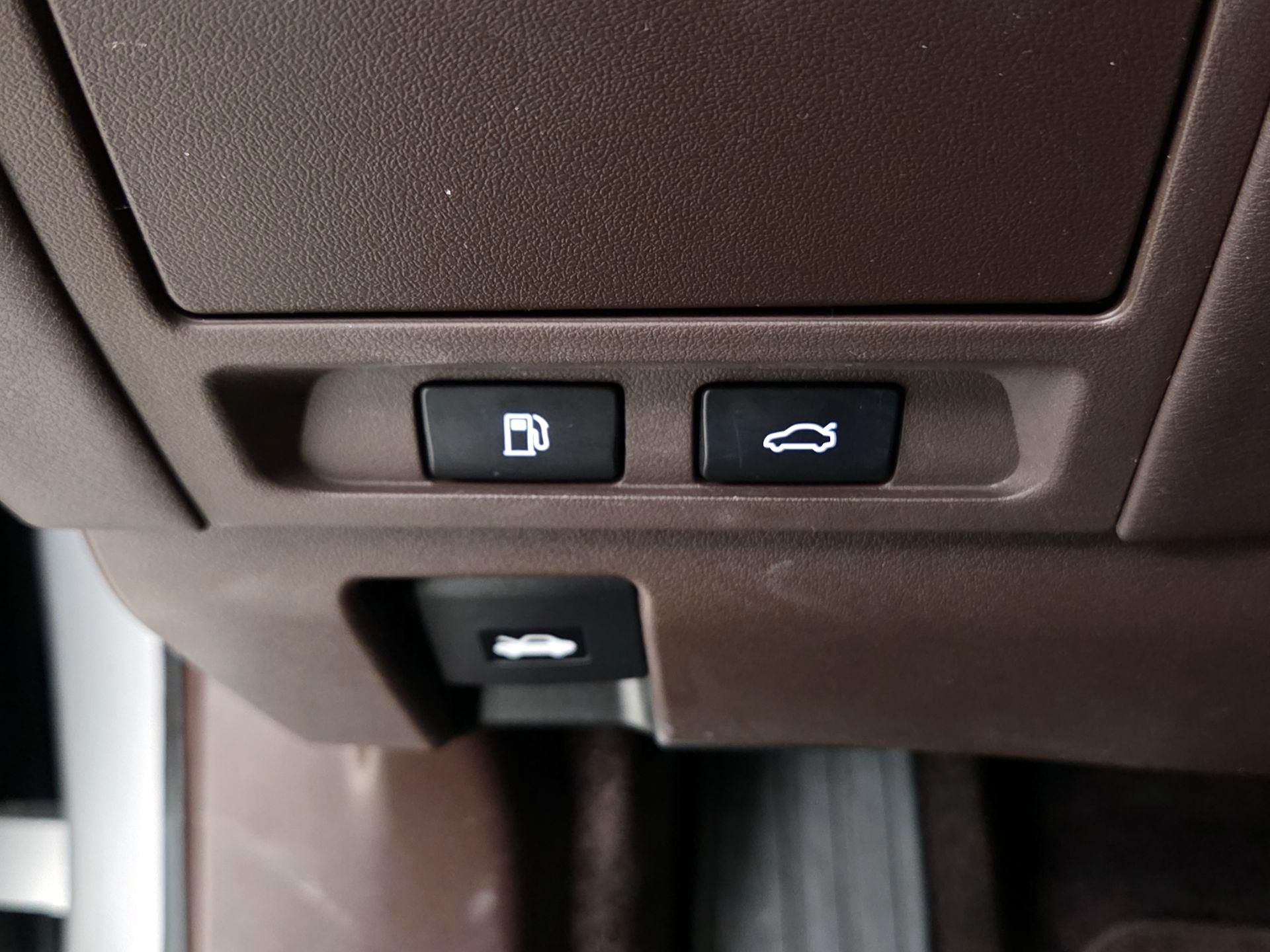 Thumbnail: 2019 Lexus LS - 13