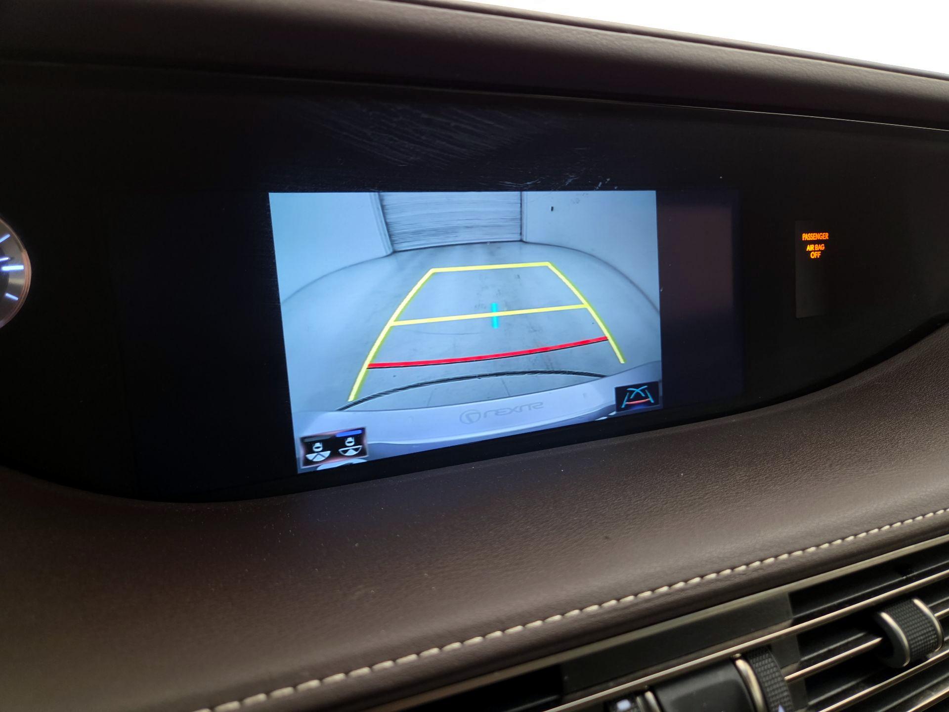 Thumbnail: 2019 Lexus LS - 15