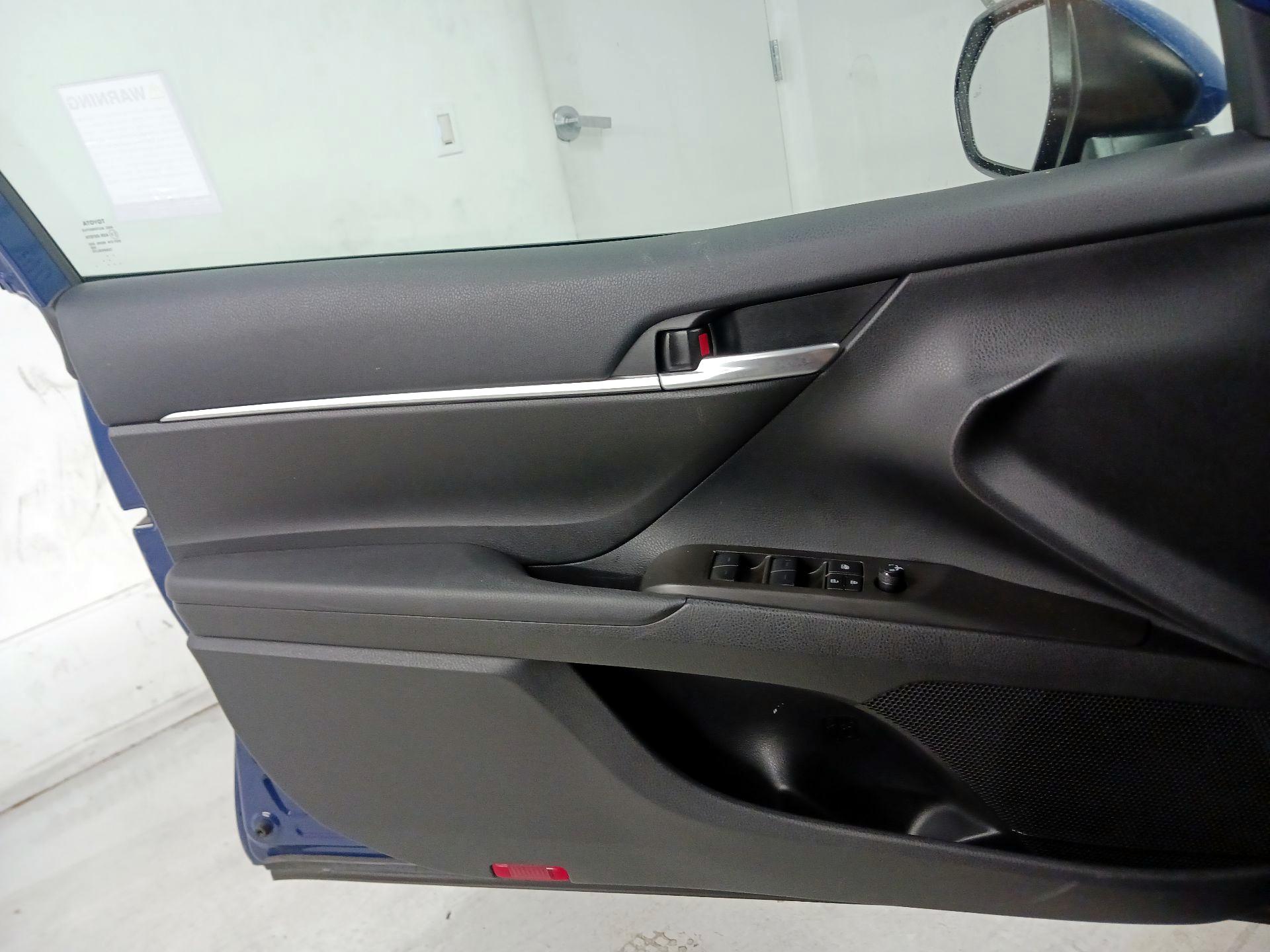 Thumbnail: 2023 Toyota Camry - 12