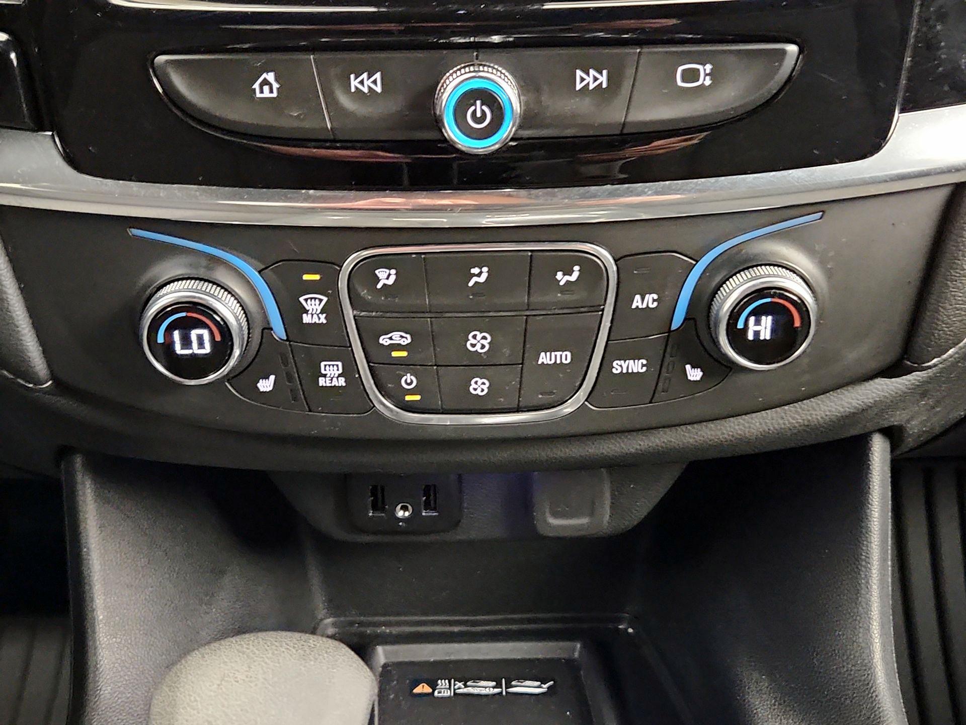 Thumbnail: 2023 Chevrolet Traverse - 16