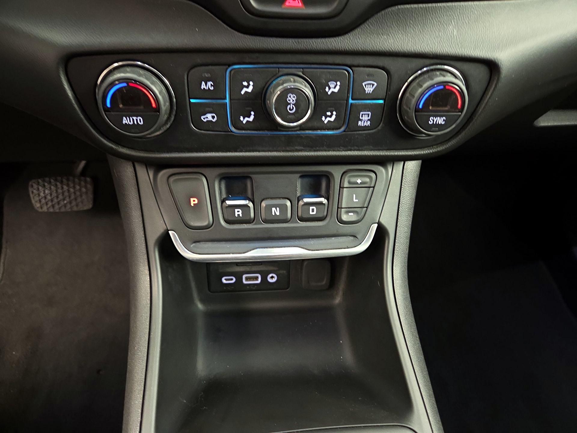 Thumbnail: 2020 GMC Terrain - 18