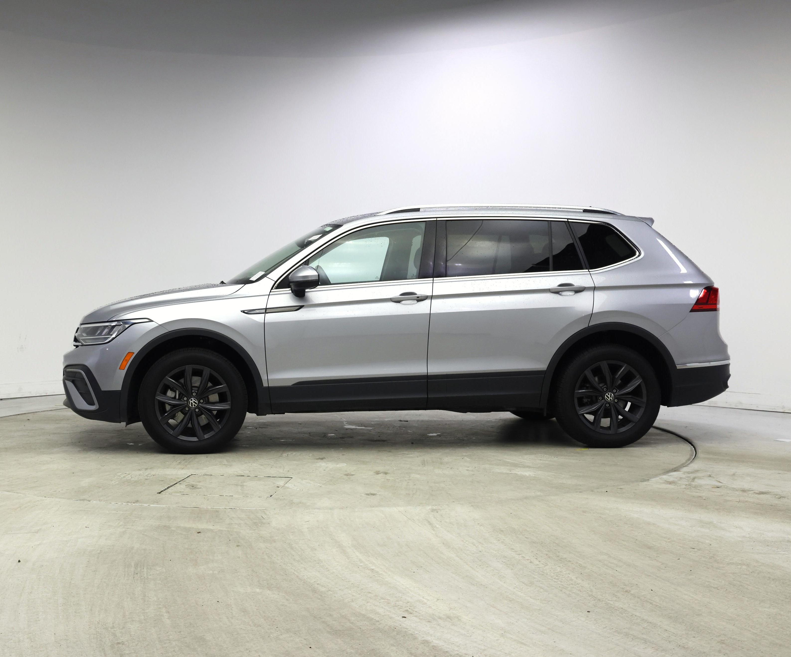 Thumbnail: 2024 Volkswagen Tiguan - 3