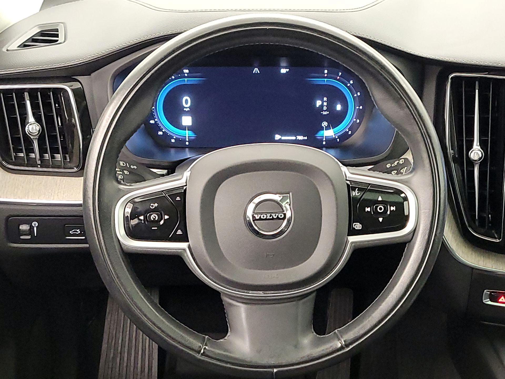 Thumbnail: 2022 Volvo XC60 - 10