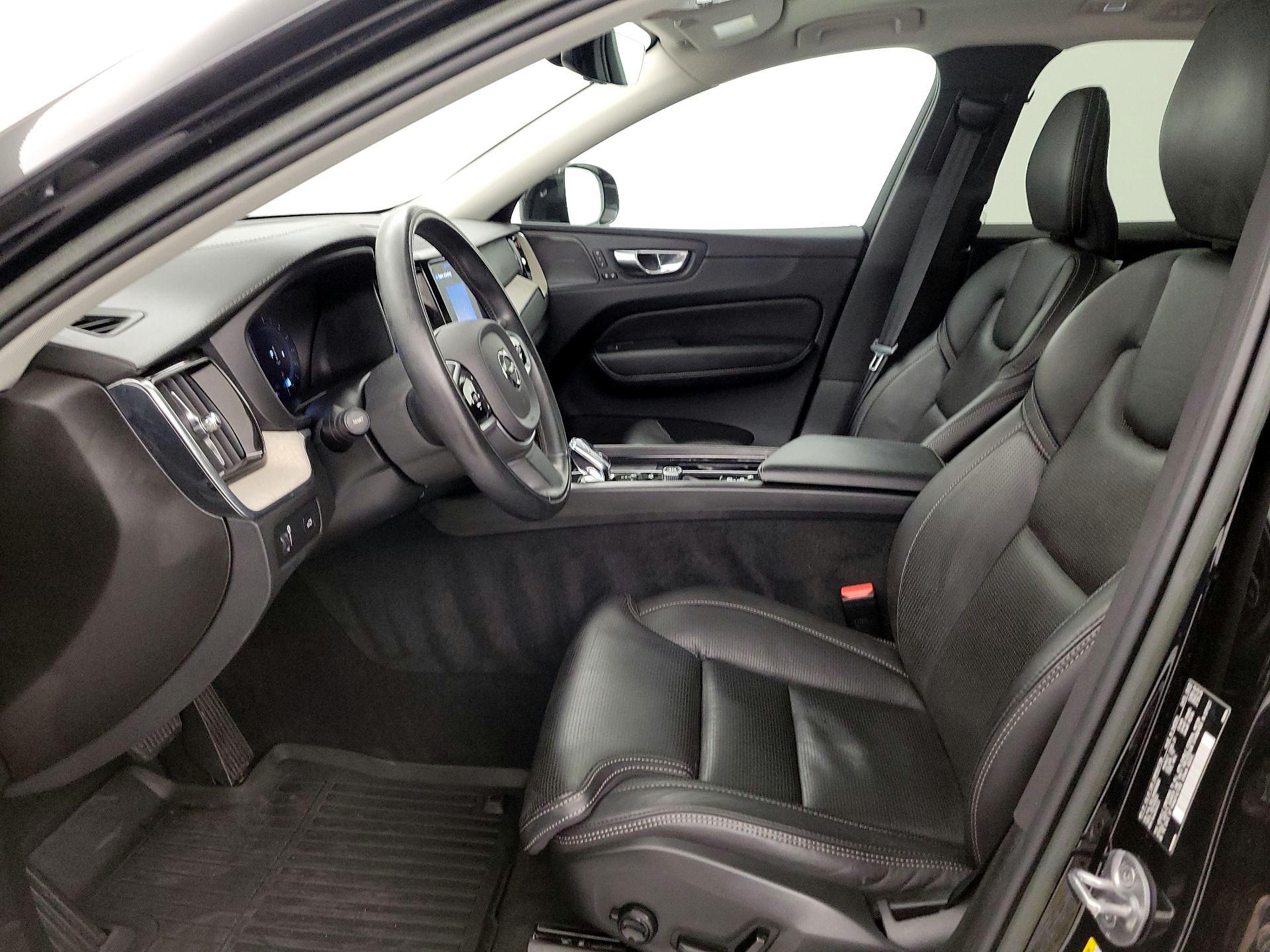 Thumbnail: 2022 Volvo XC60 - 11