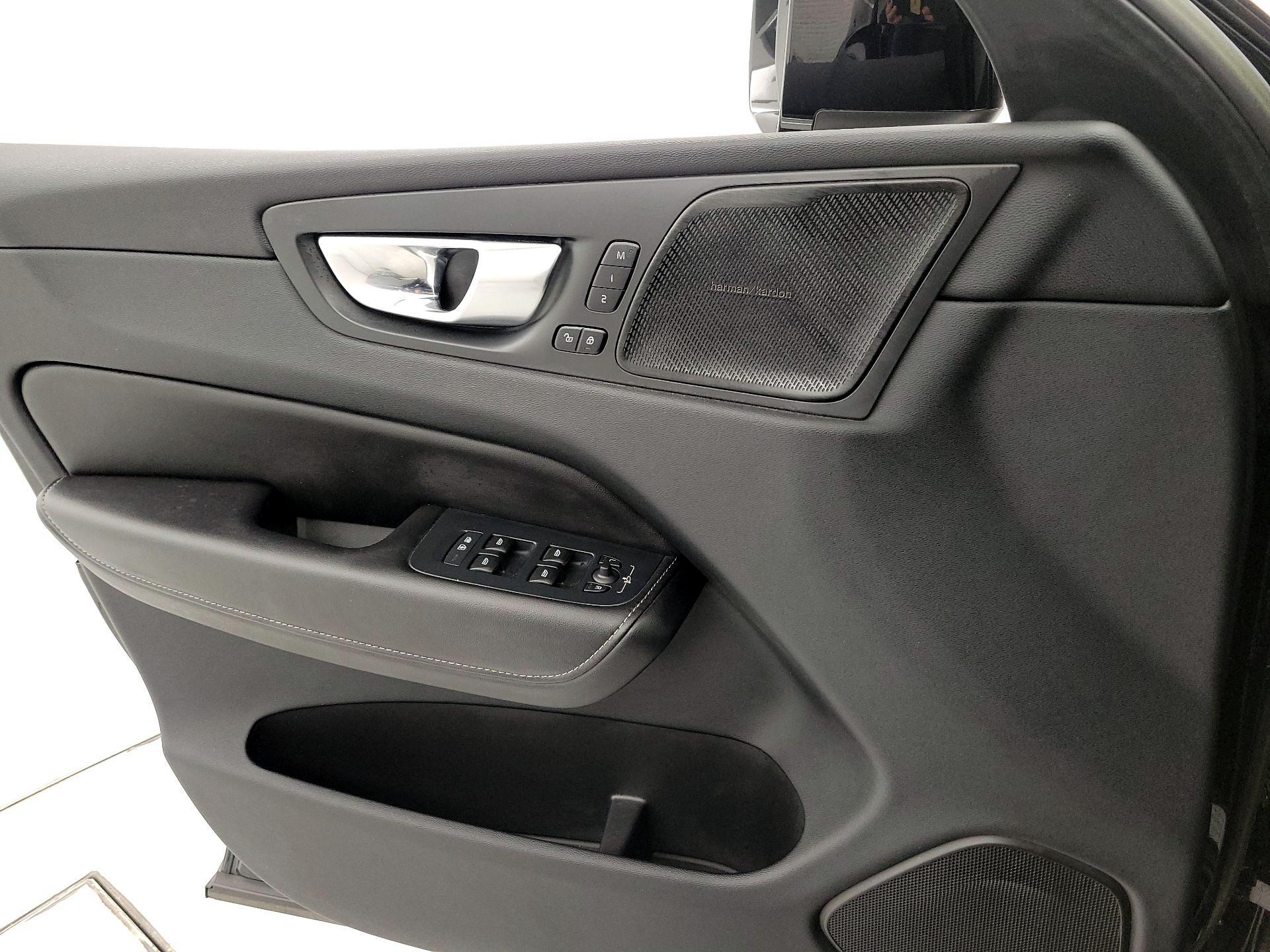 Thumbnail: 2022 Volvo XC60 - 12