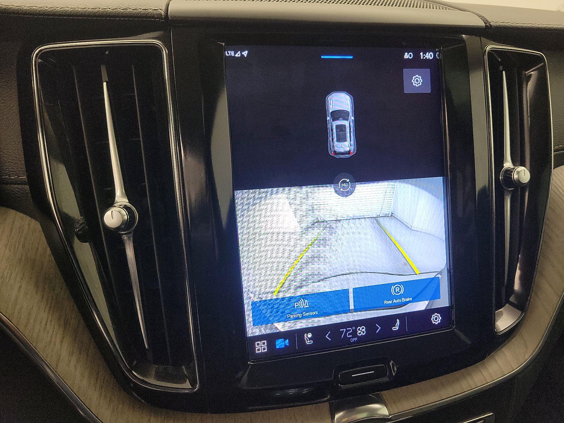 Thumbnail: 2022 Volvo XC60 - 15