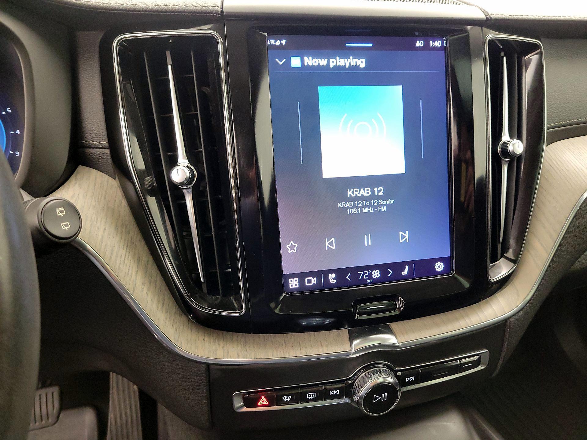 Thumbnail: 2022 Volvo XC60 - 16