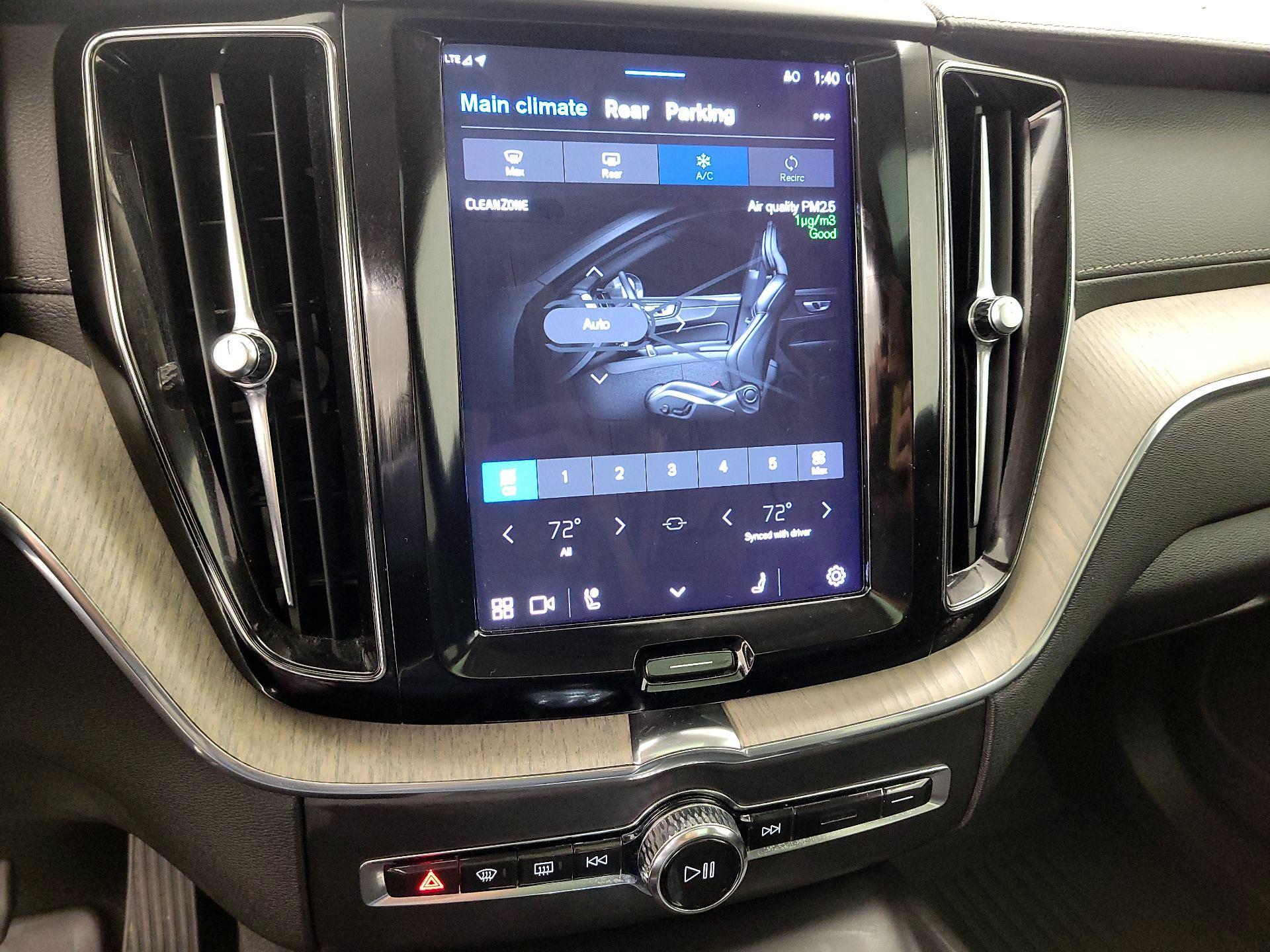 Thumbnail: 2022 Volvo XC60 - 17