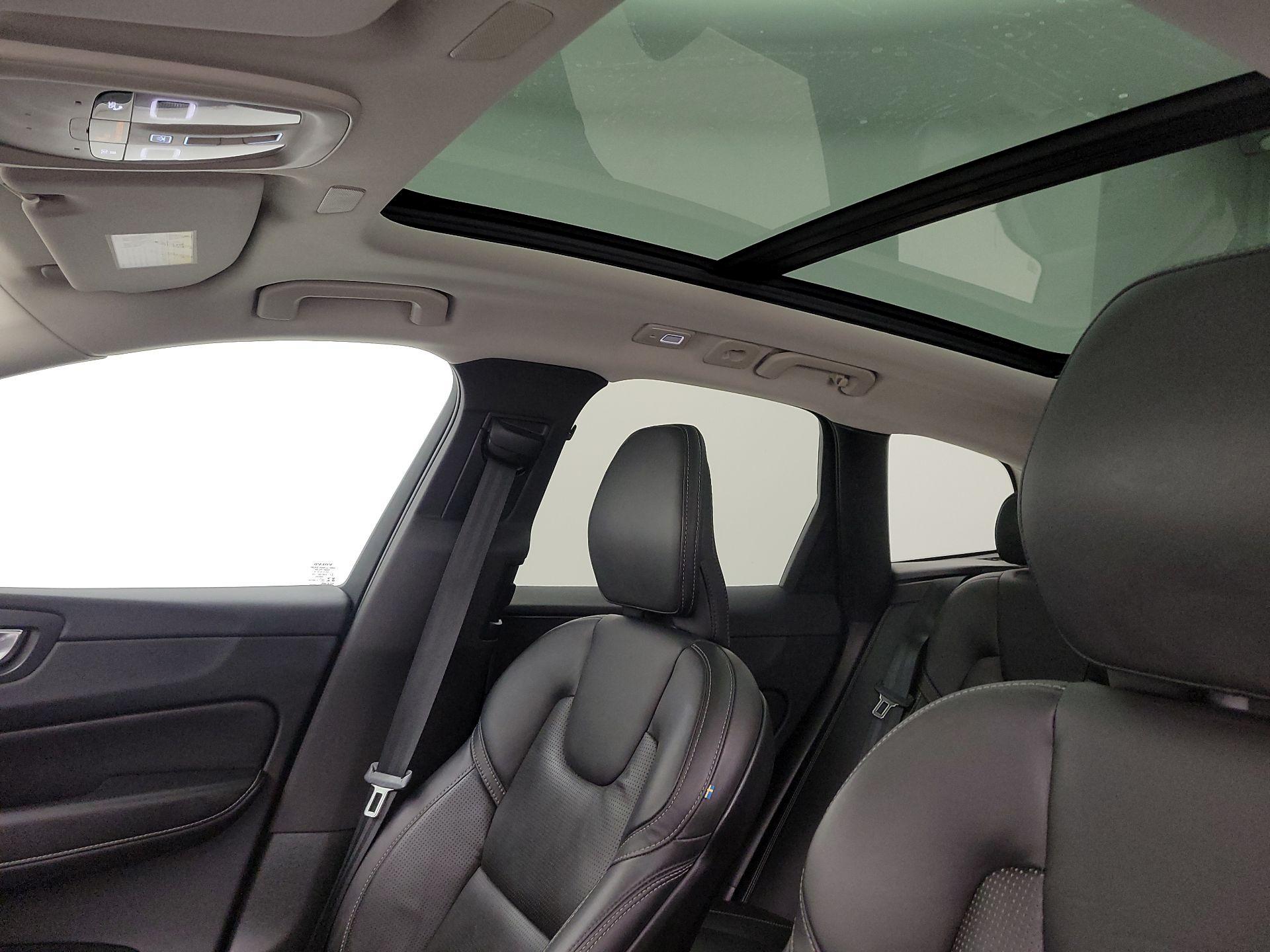 Thumbnail: 2022 Volvo XC60 - 20