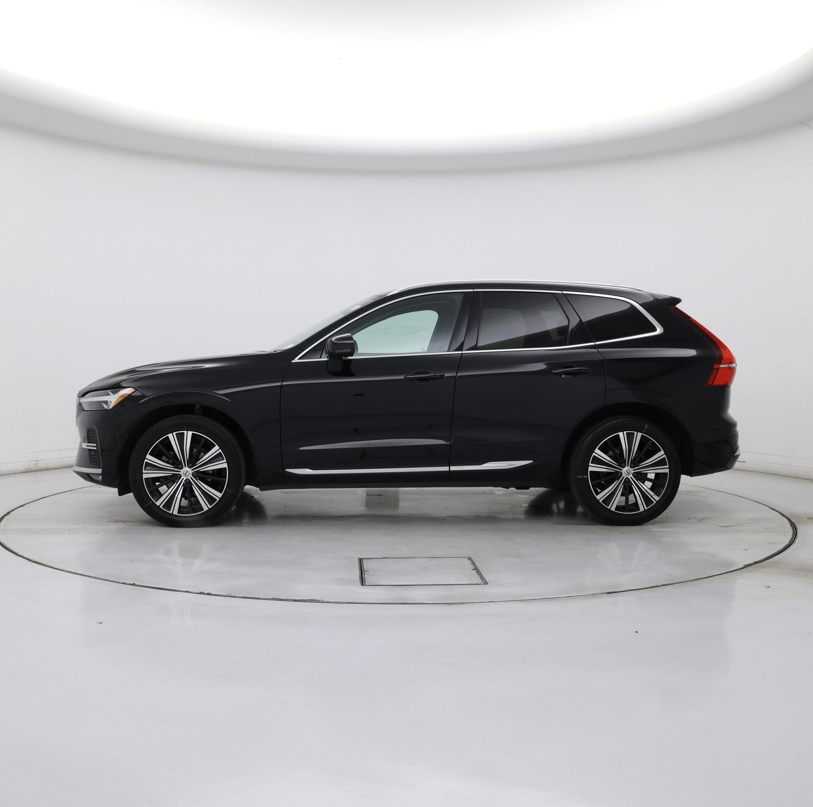 Thumbnail: 2022 Volvo XC60 - 3