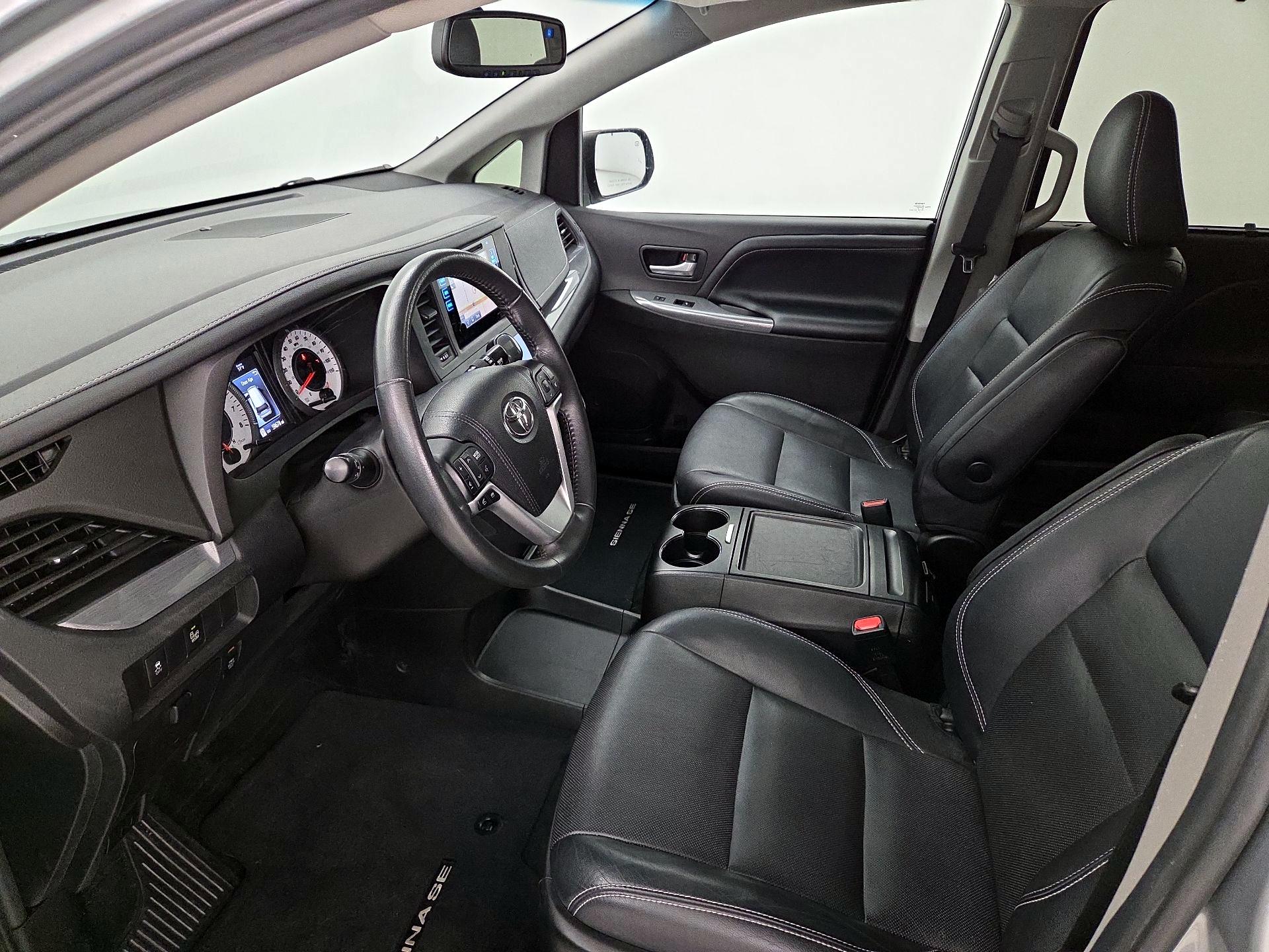 Thumbnail: 2017 Toyota Sienna - 11