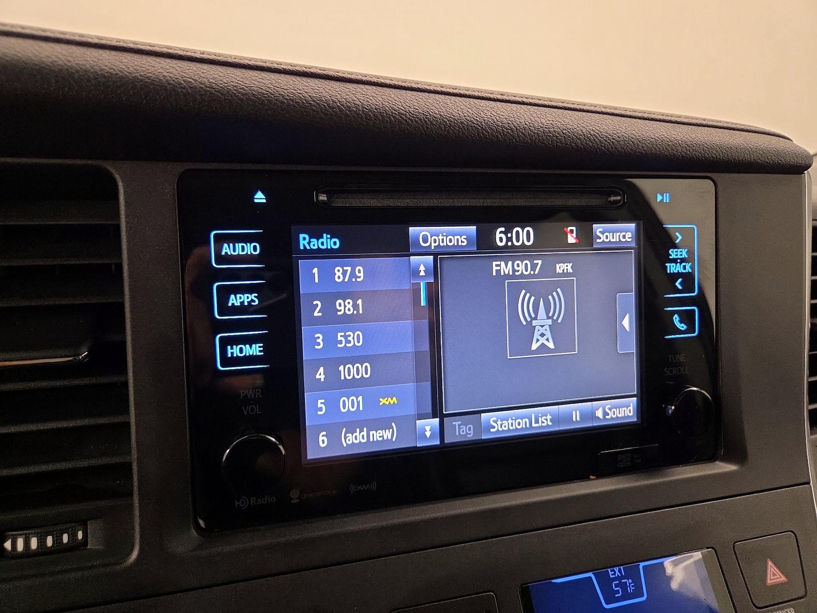 2017 Toyota Sienna SE Premium - Photo 17