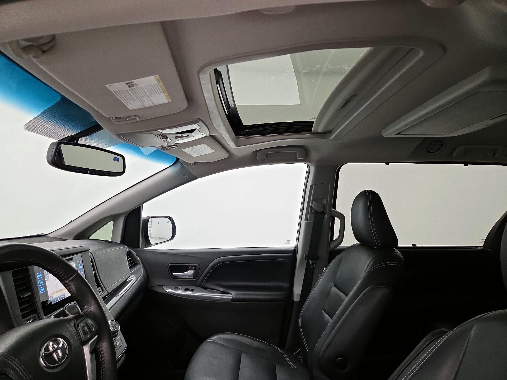 Thumbnail: 2017 Toyota Sienna - 20
