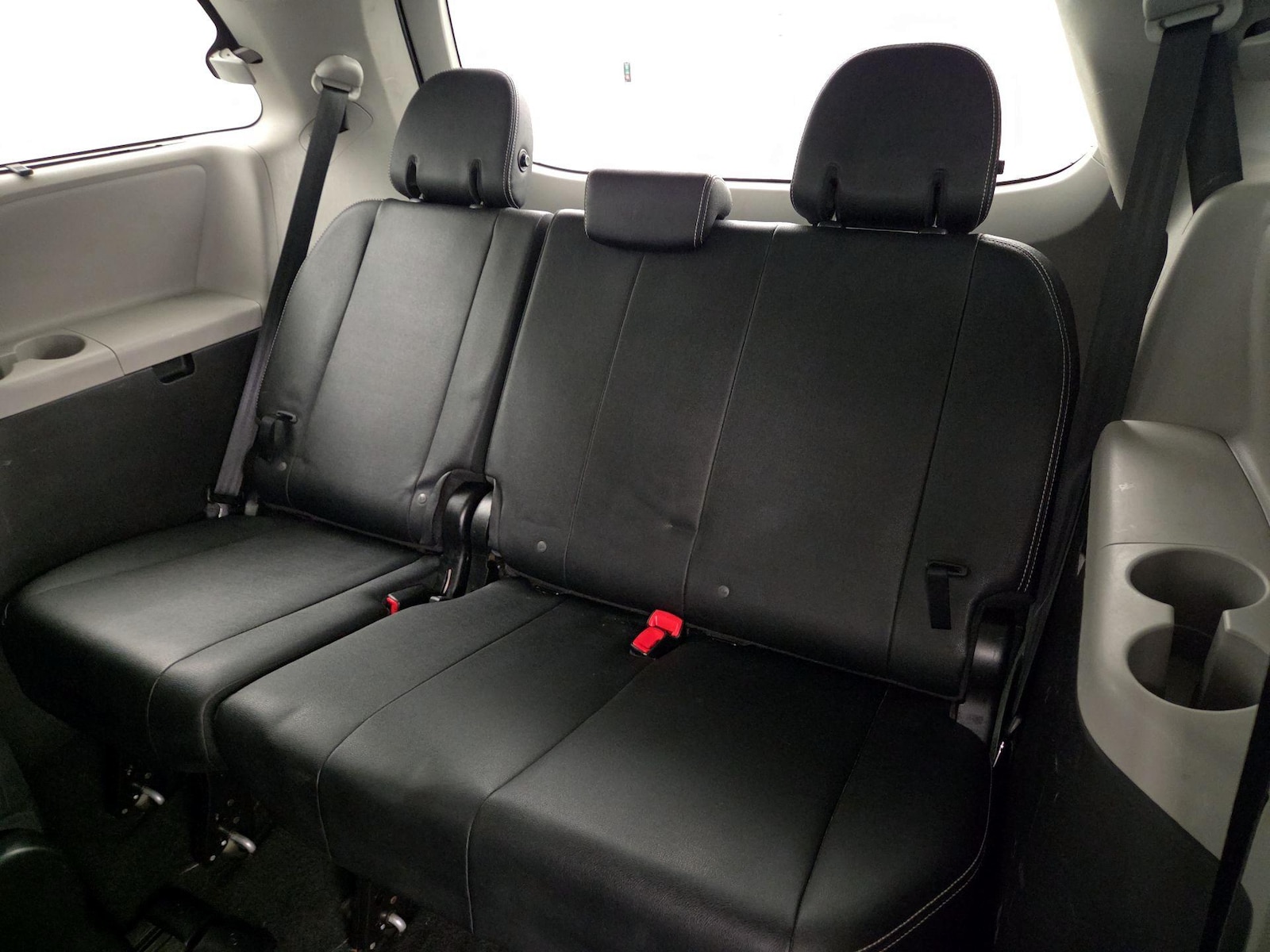 2017 Toyota Sienna SE Premium - Photo 23