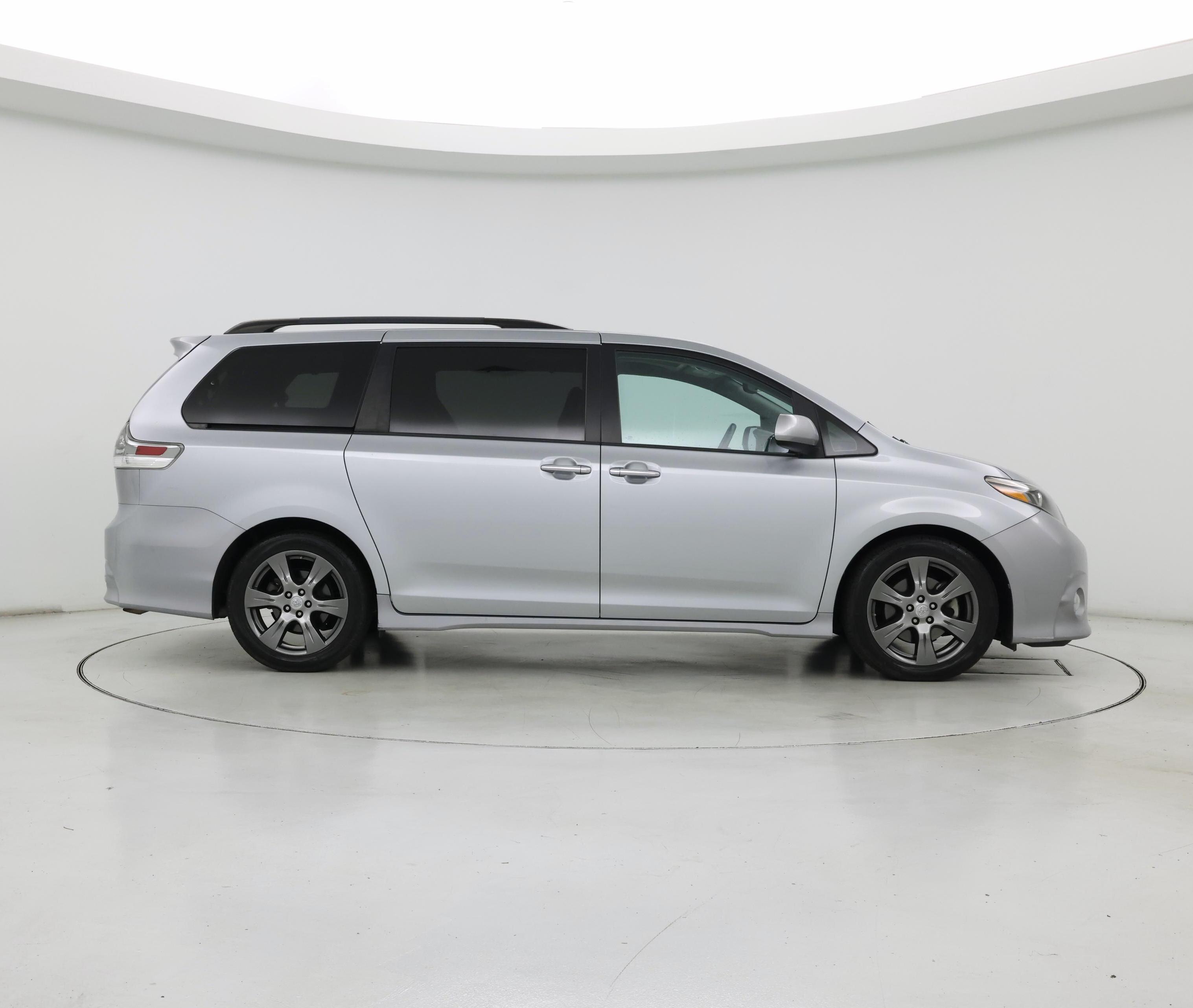 Thumbnail: 2017 Toyota Sienna - 7