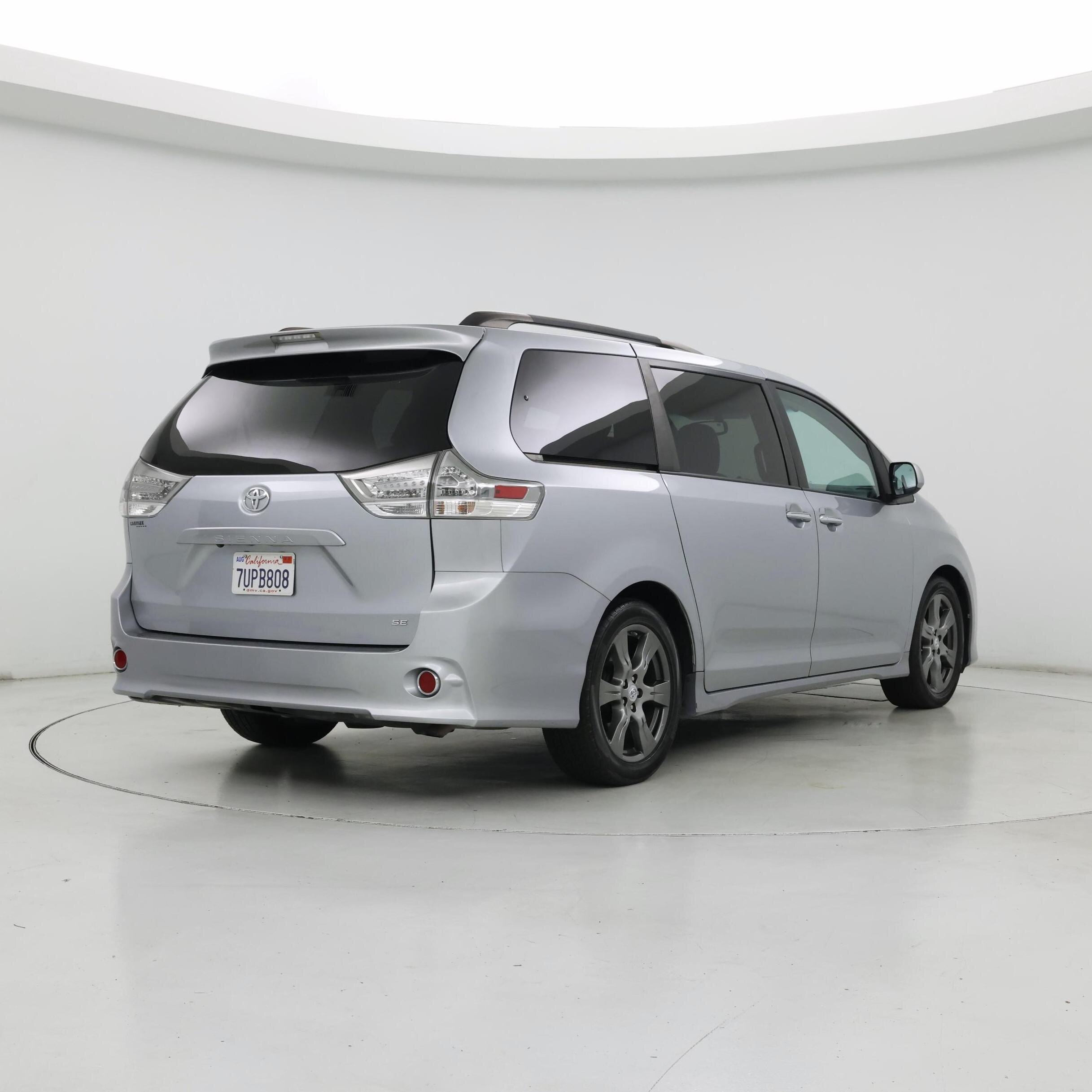 Thumbnail: 2017 Toyota Sienna - 8