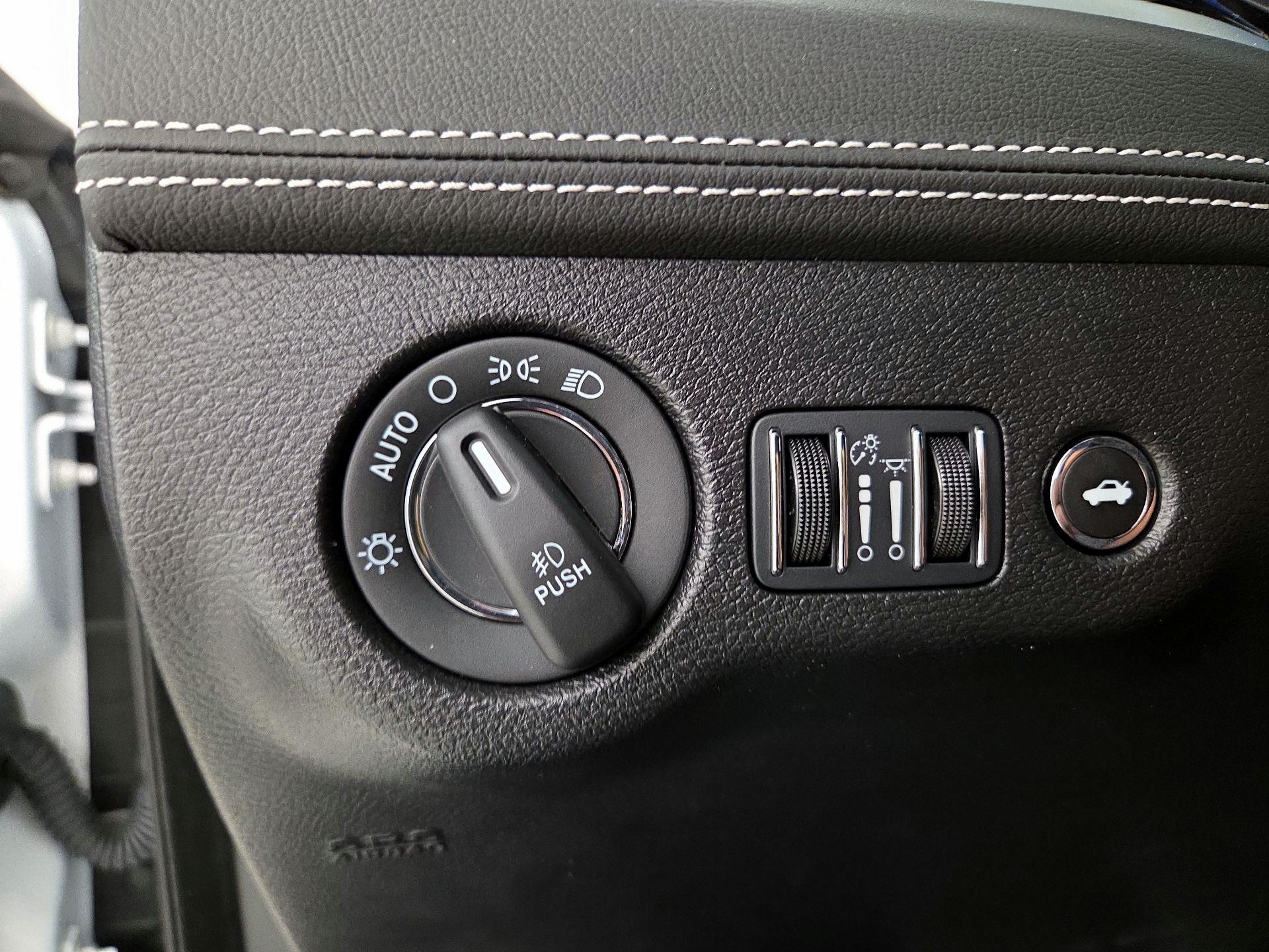 Thumbnail: 2023 Chrysler 300 - 13