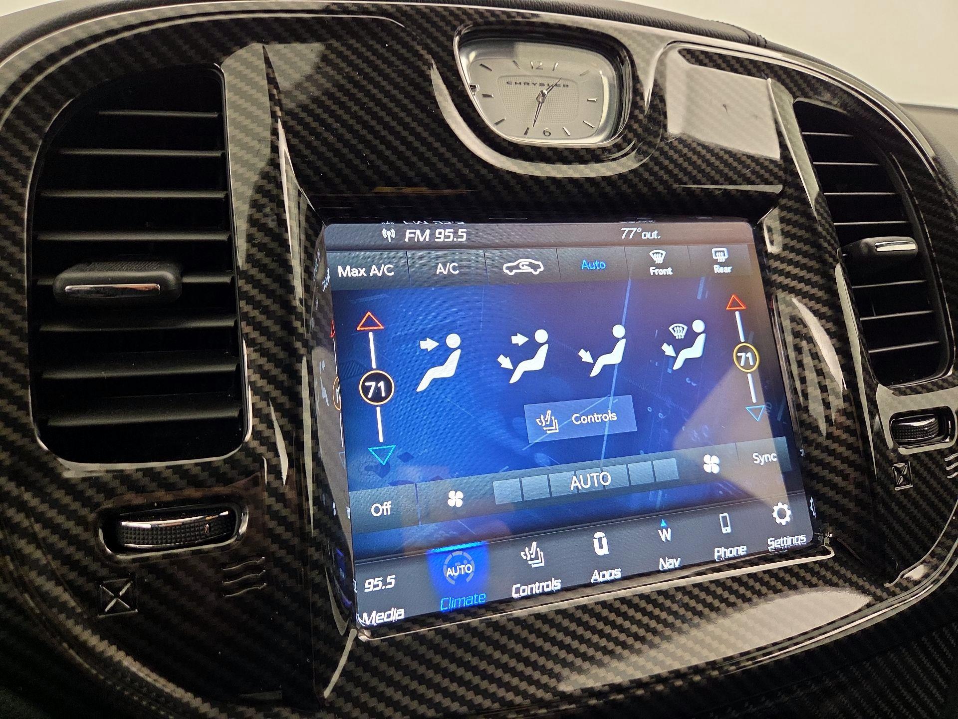 Thumbnail: 2023 Chrysler 300 - 17