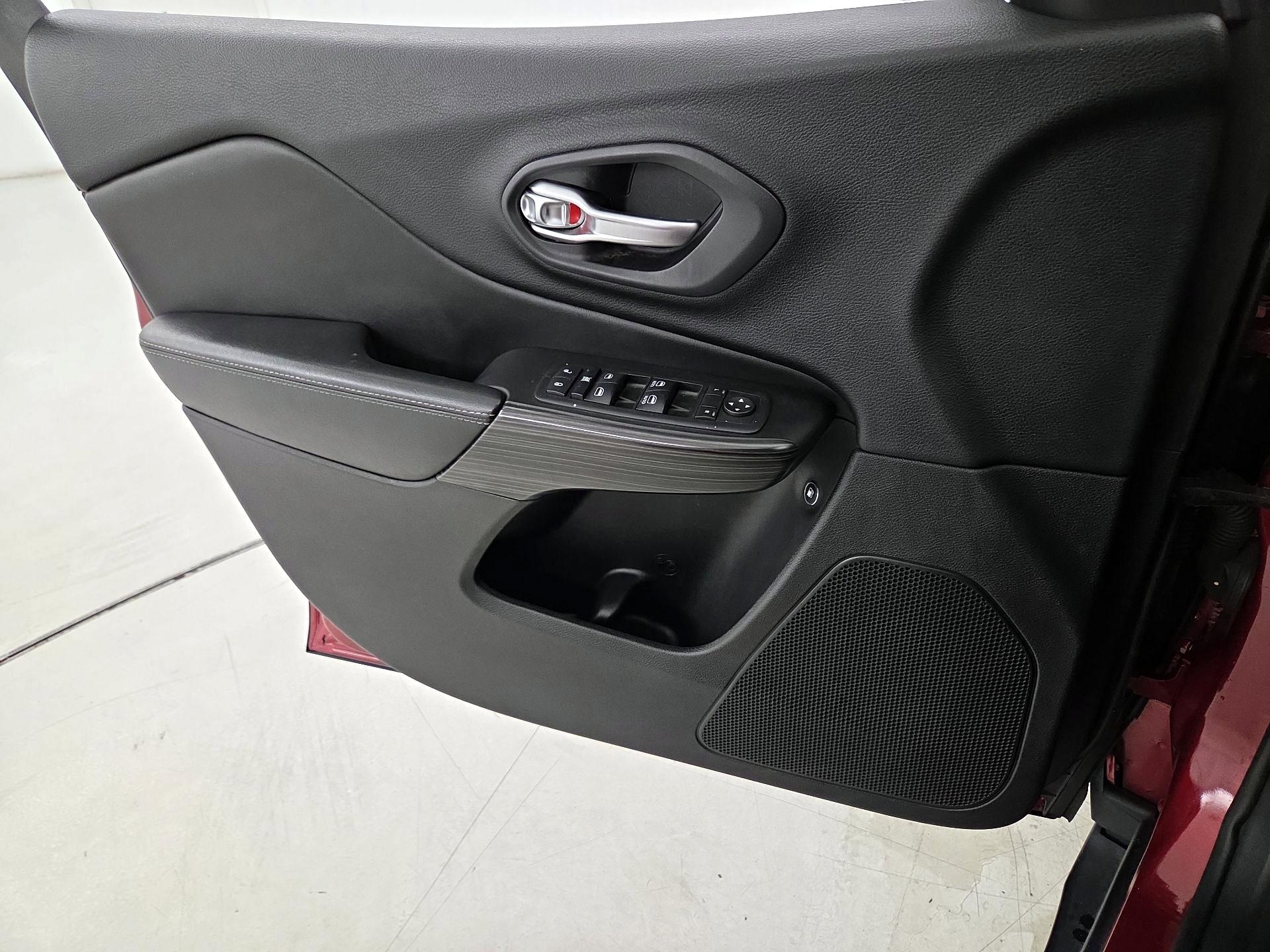 Thumbnail: 2014 Jeep Cherokee - 12