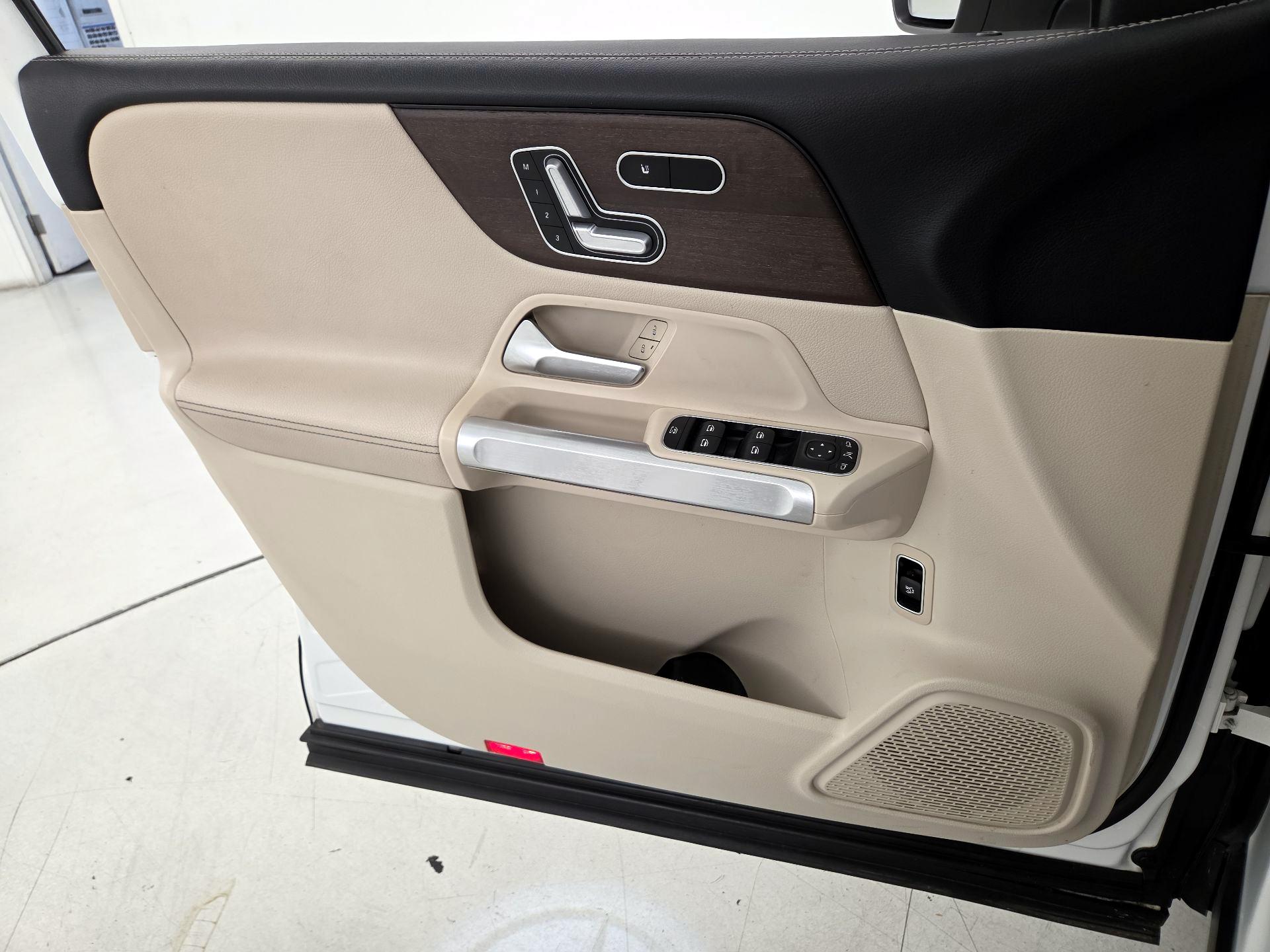 Thumbnail: 2020 Mercedes-Benz GLB - 12