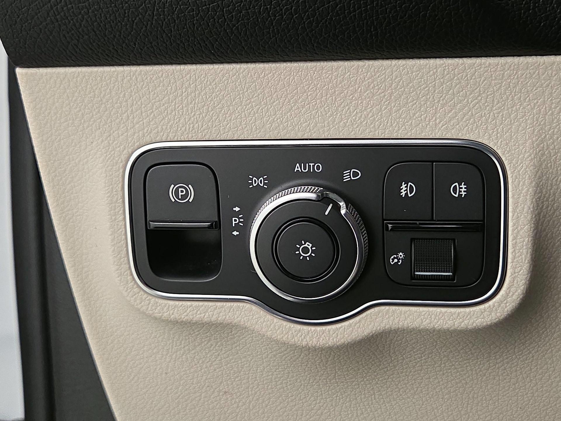 Thumbnail: 2020 Mercedes-Benz GLB - 13