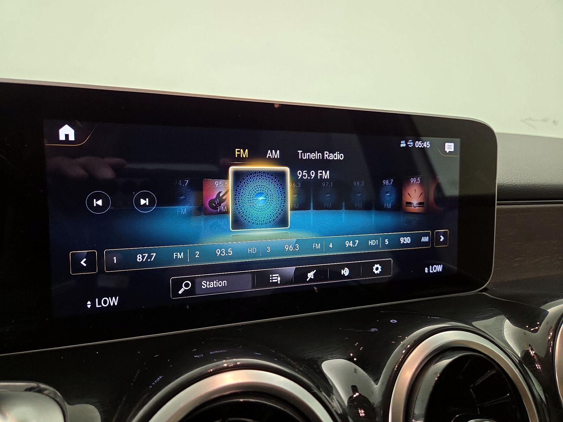 Thumbnail: 2020 Mercedes-Benz GLB - 15