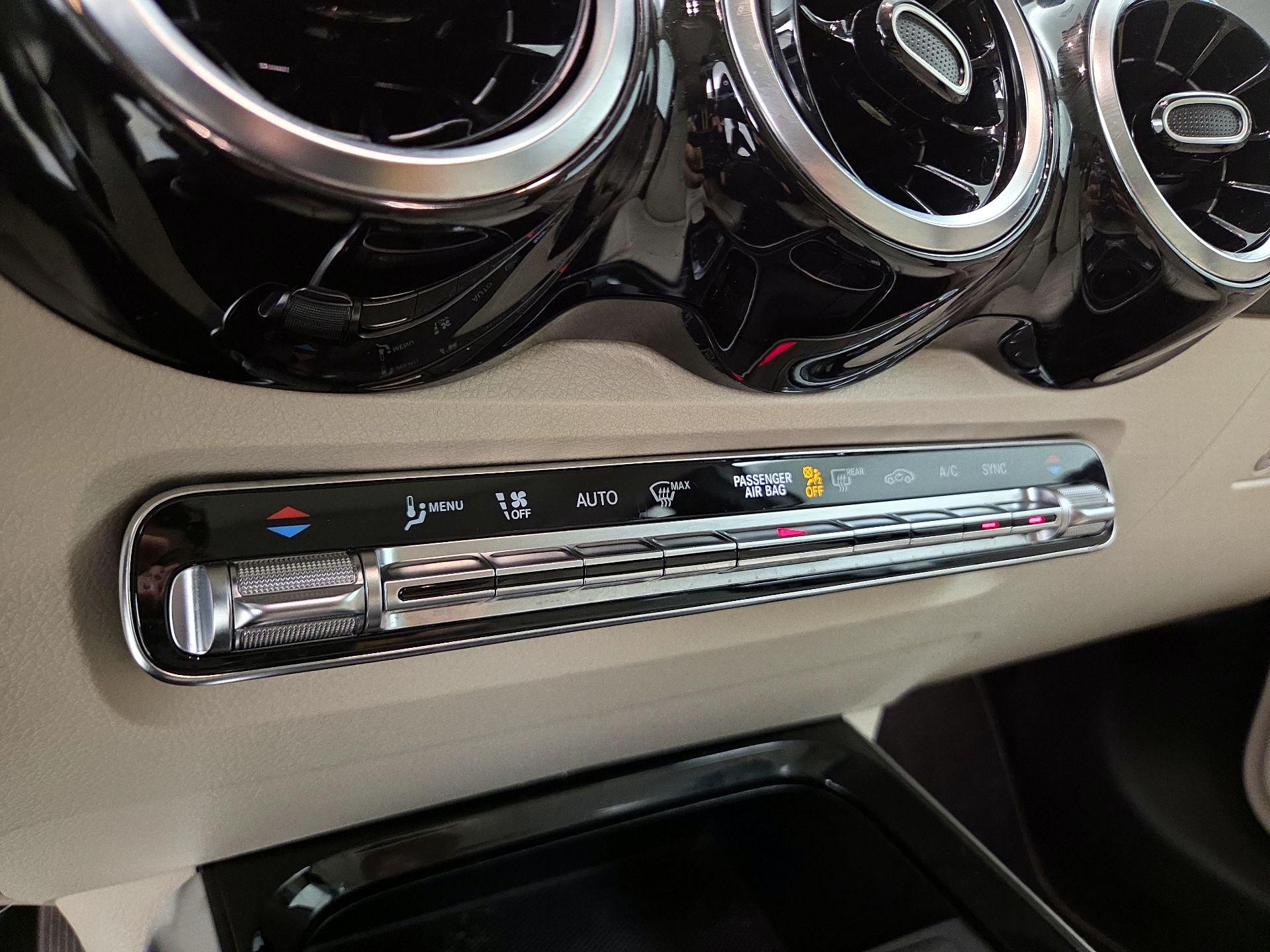 Thumbnail: 2020 Mercedes-Benz GLB - 16