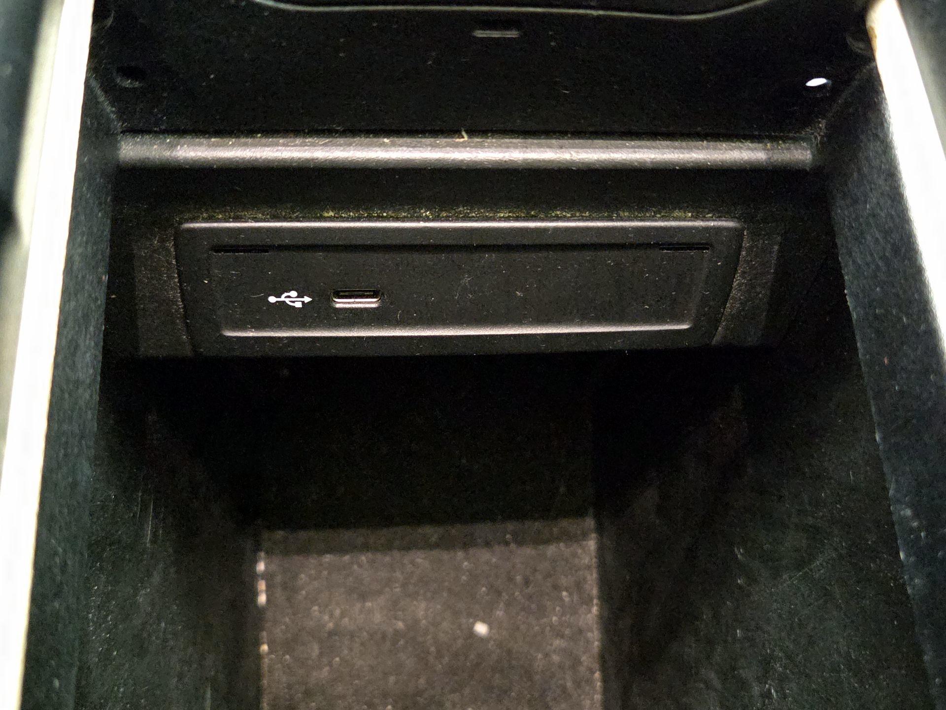 Thumbnail: 2020 Mercedes-Benz GLB - 18