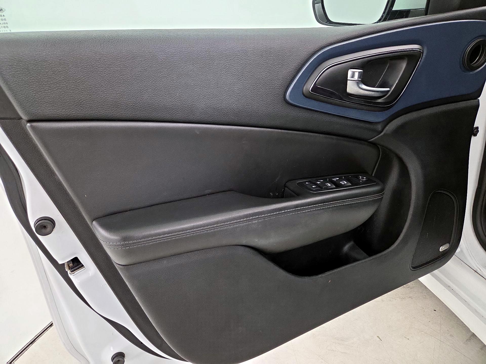 Thumbnail: 2015 Chrysler 200 - 12