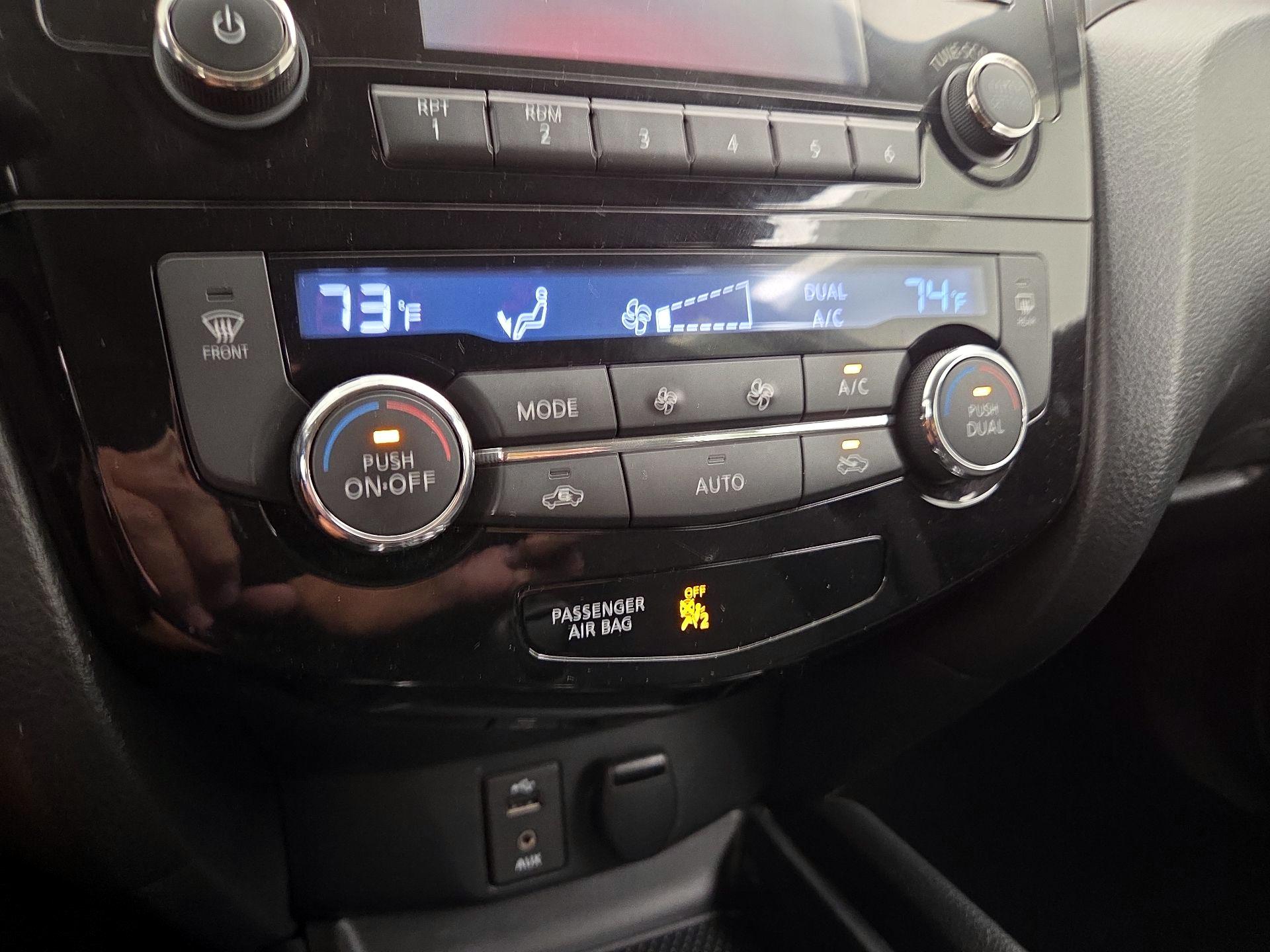 Thumbnail: 2016 Nissan Rogue - 16