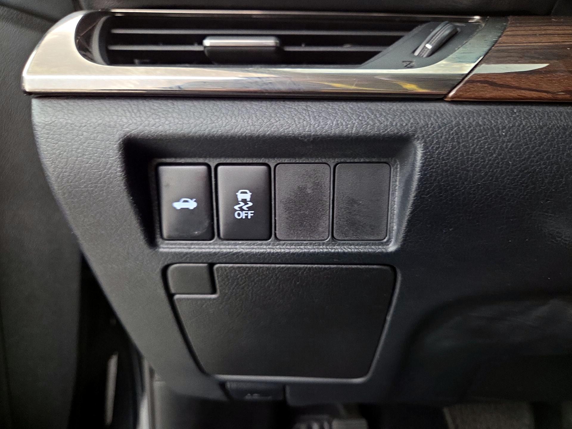 Thumbnail: 2015 Toyota Avalon - 13