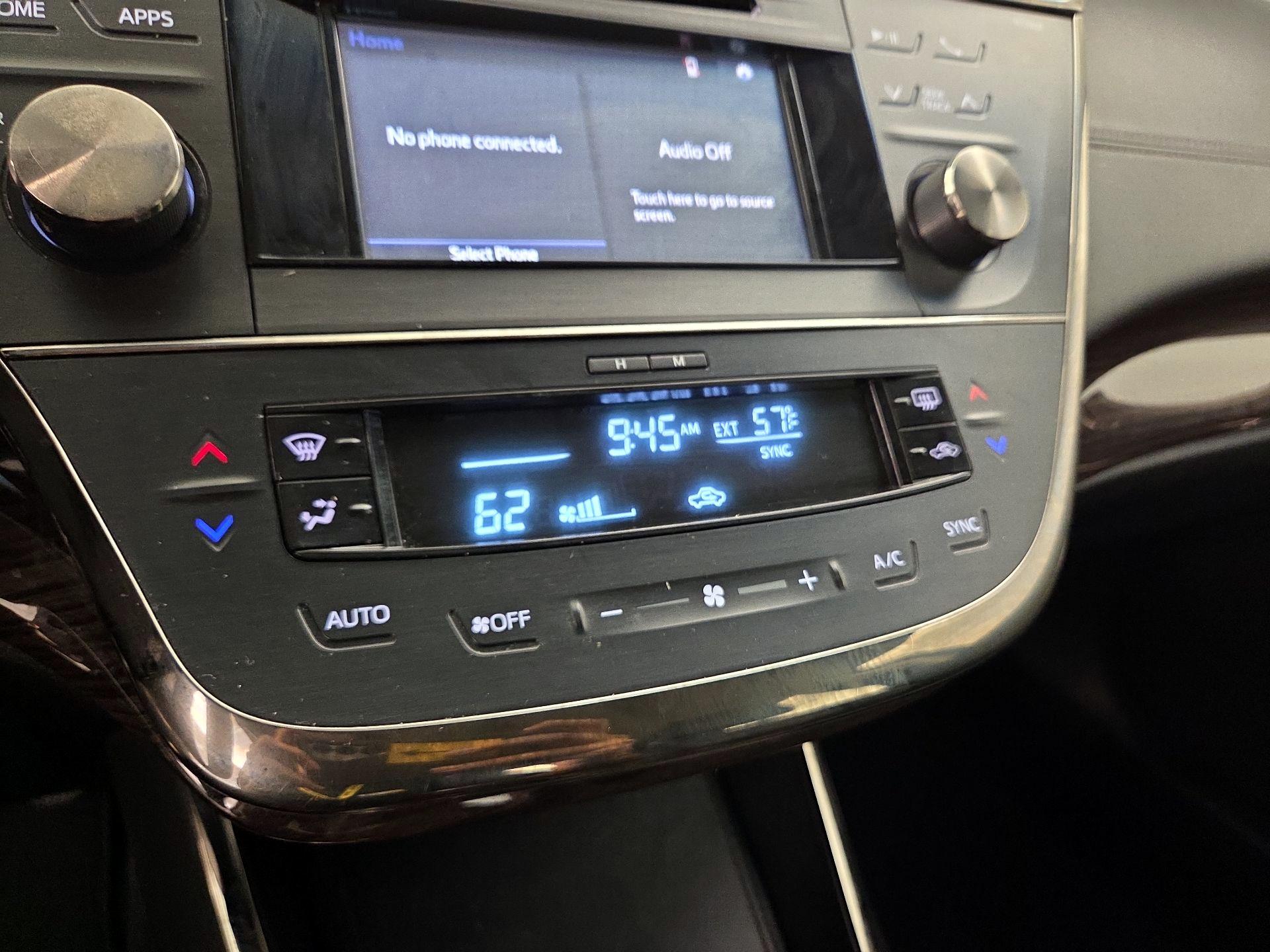 Thumbnail: 2015 Toyota Avalon - 16