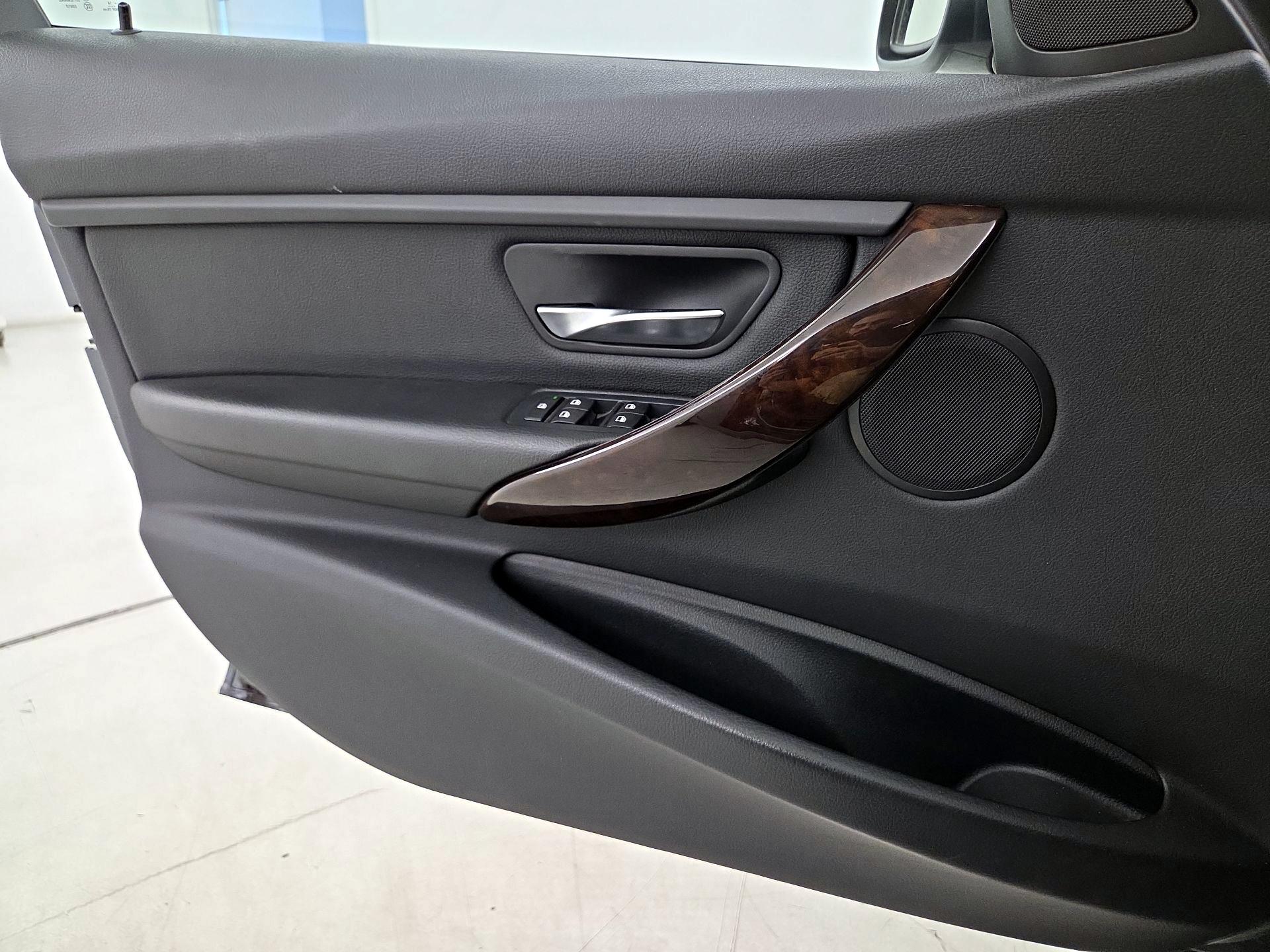 Thumbnail: 2015 BMW 3 Series - 12