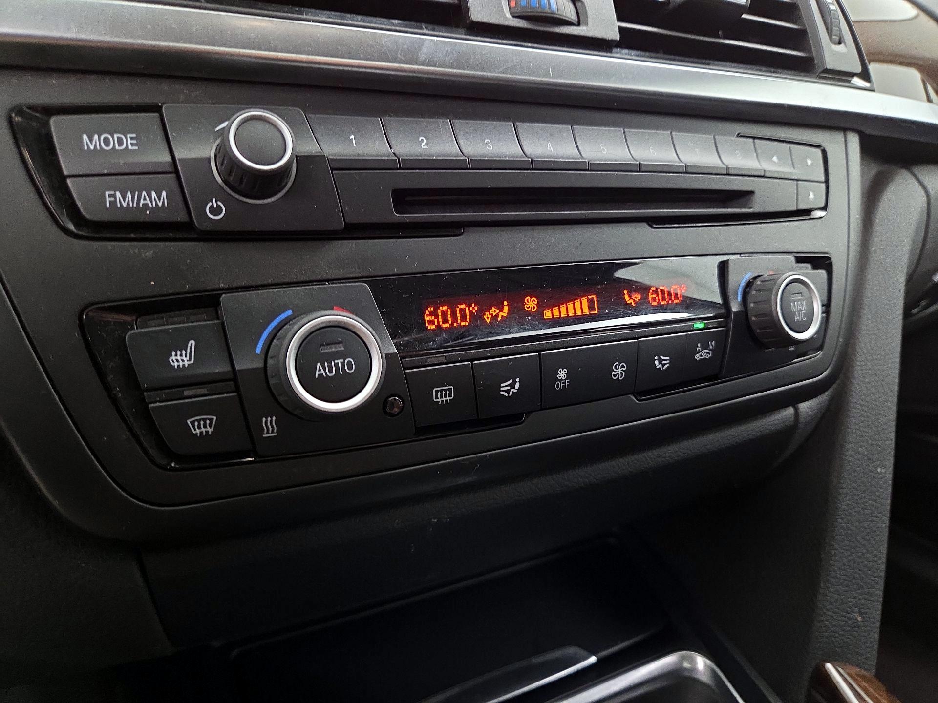 Thumbnail: 2015 BMW 3 Series - 16