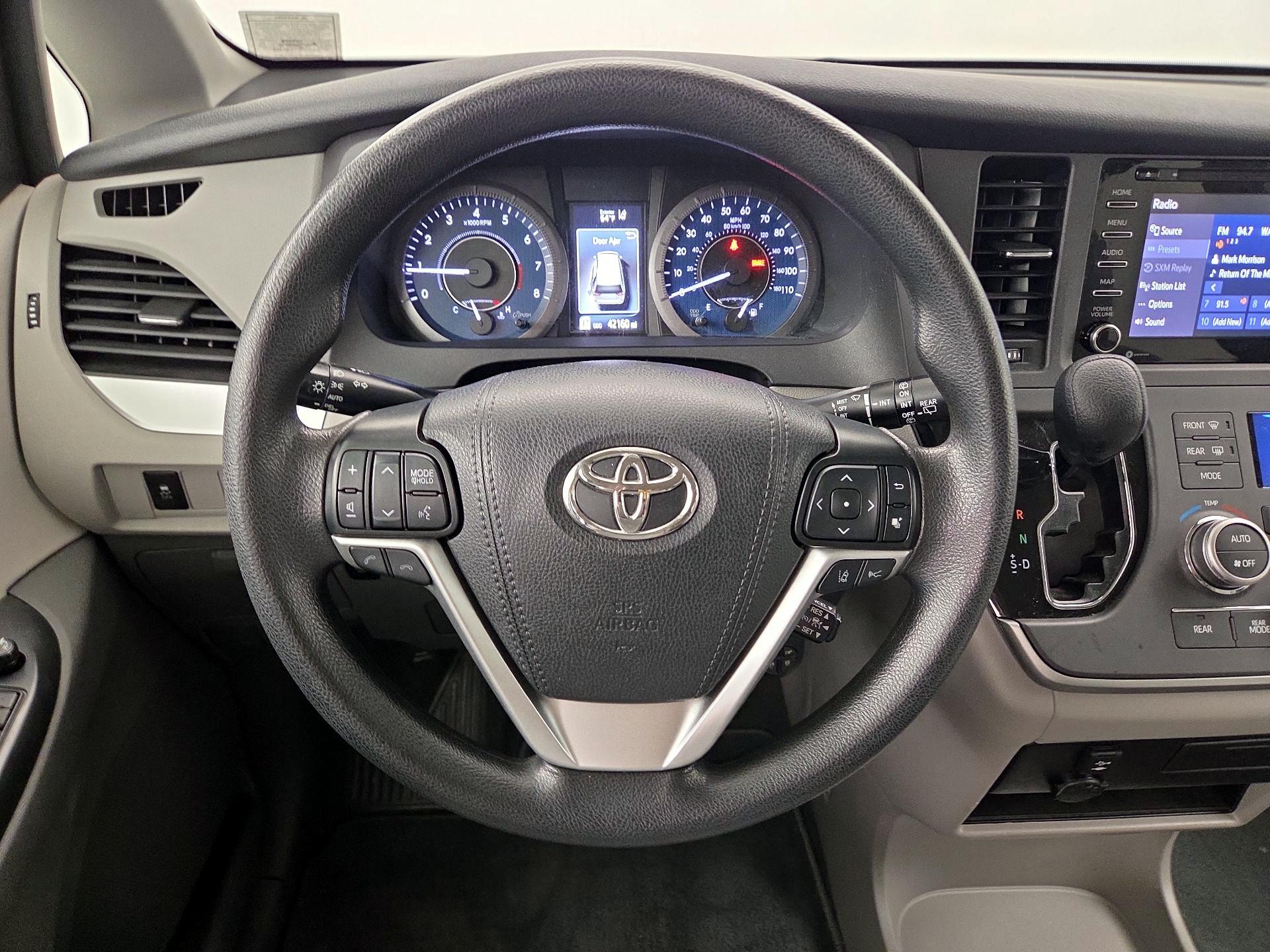 Thumbnail: 2020 Toyota Sienna - 9