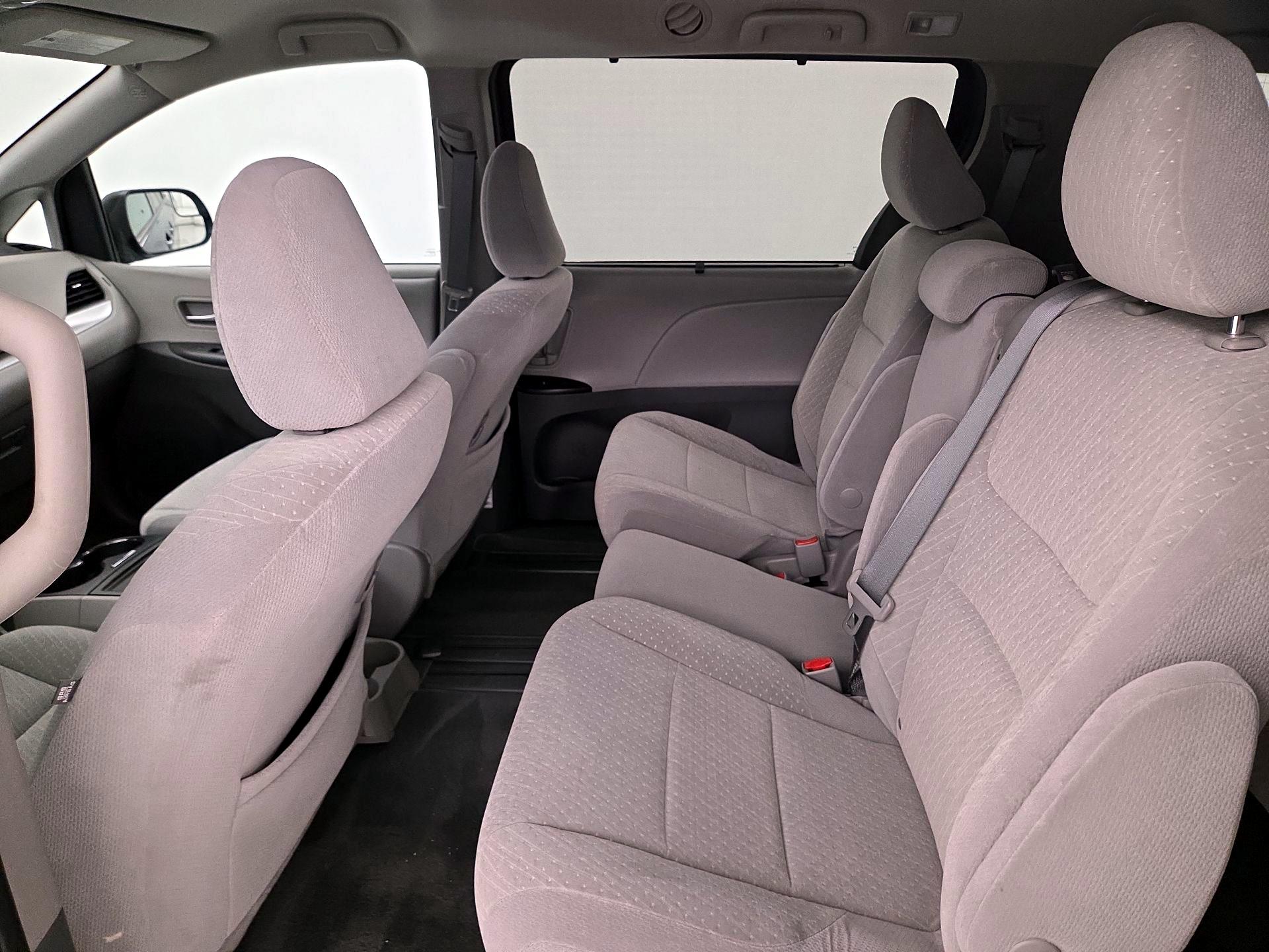 Thumbnail: 2020 Toyota Sienna - 10