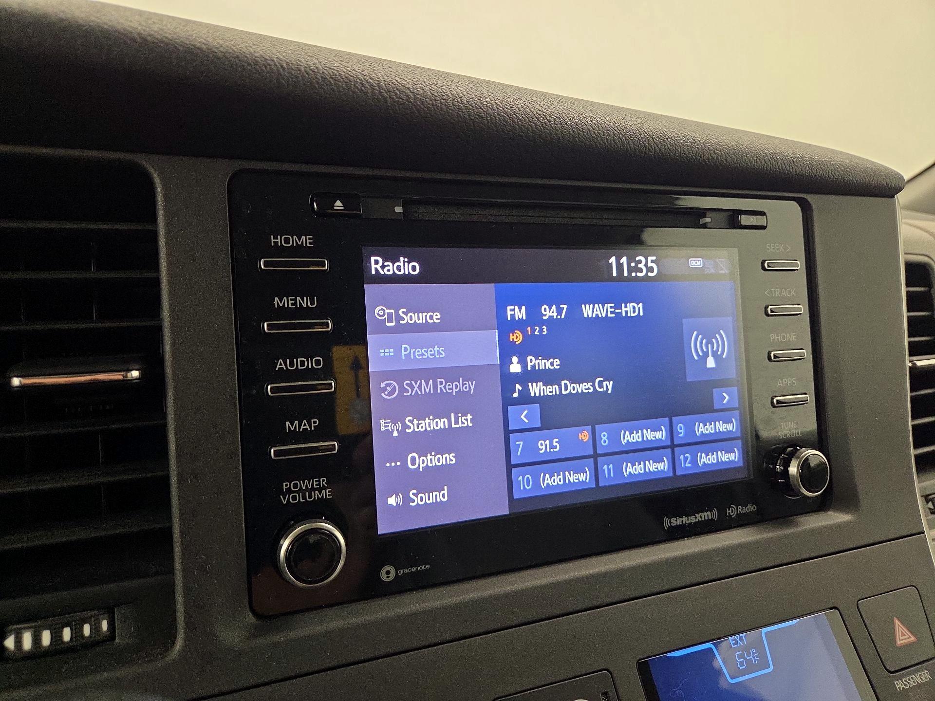 Thumbnail: 2020 Toyota Sienna - 15