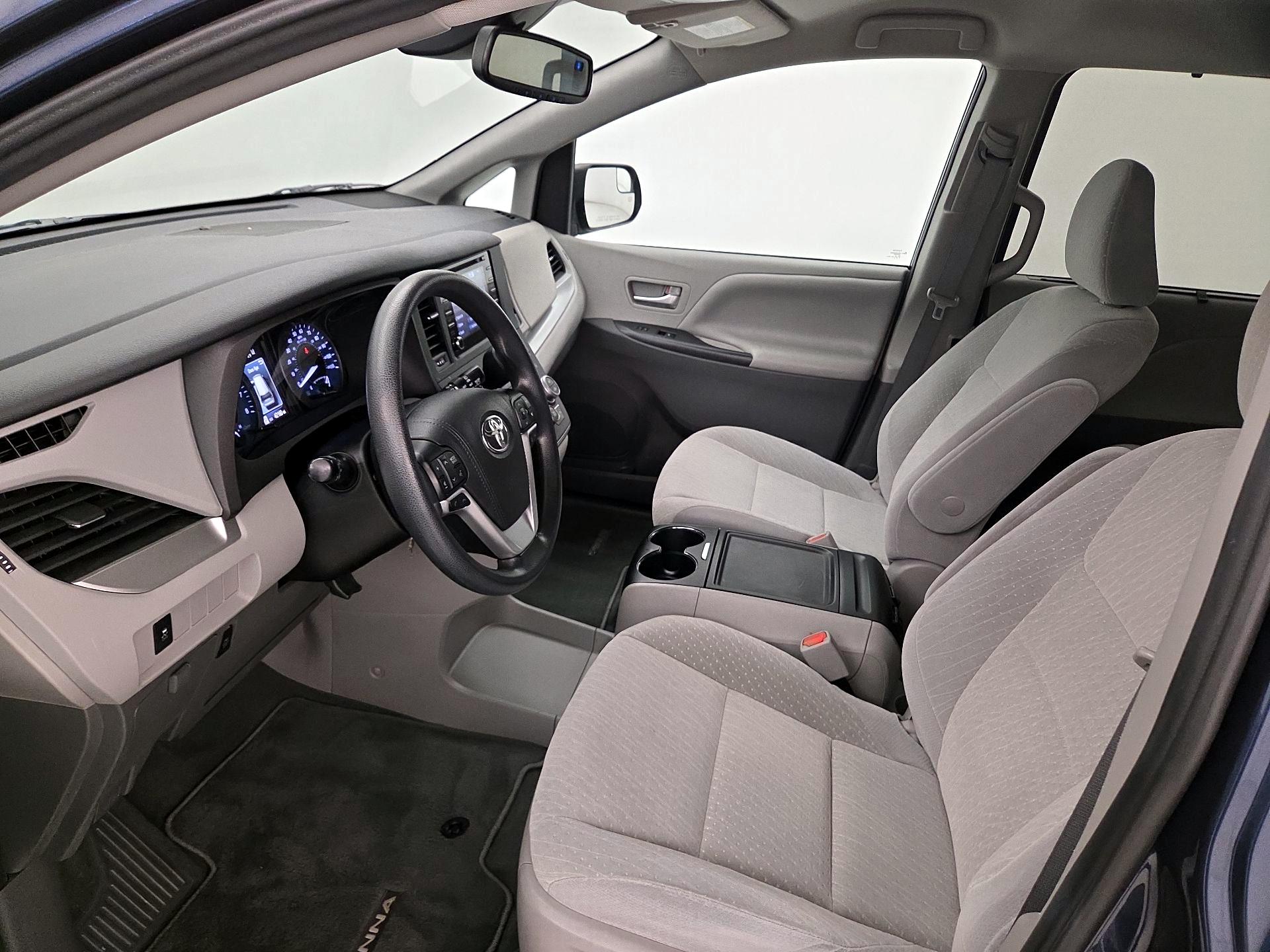 Thumbnail: 2020 Toyota Sienna - 19