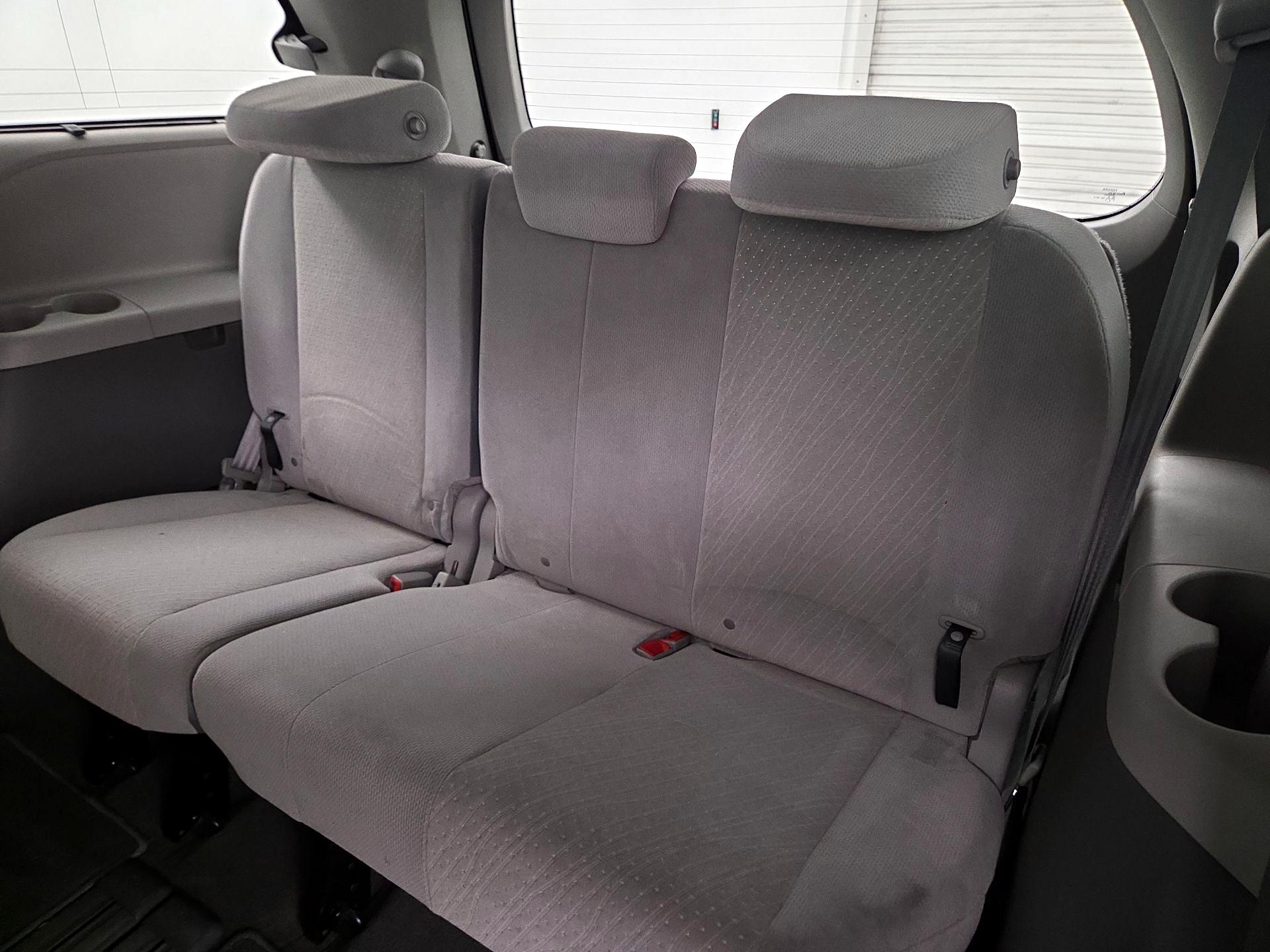 Thumbnail: 2020 Toyota Sienna - 20