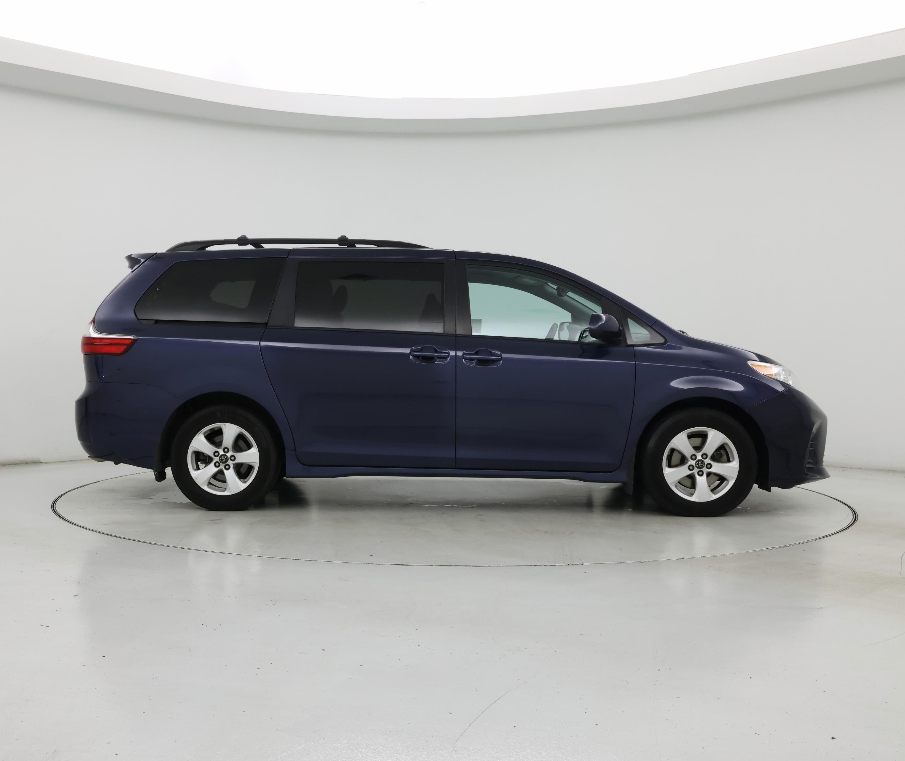 Thumbnail: 2020 Toyota Sienna - 7